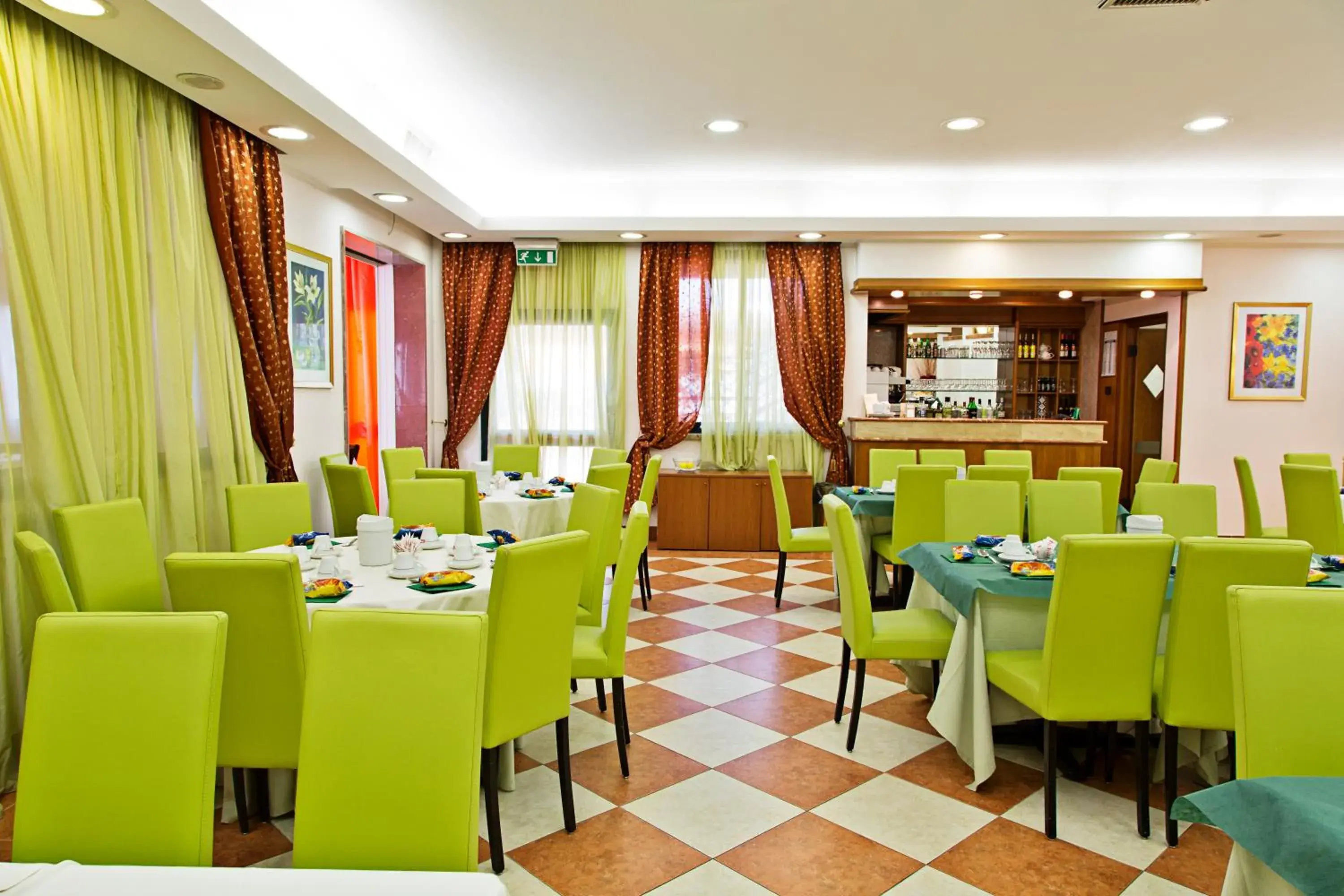 Restaurant/Places to Eat in Hotel President Pomezia