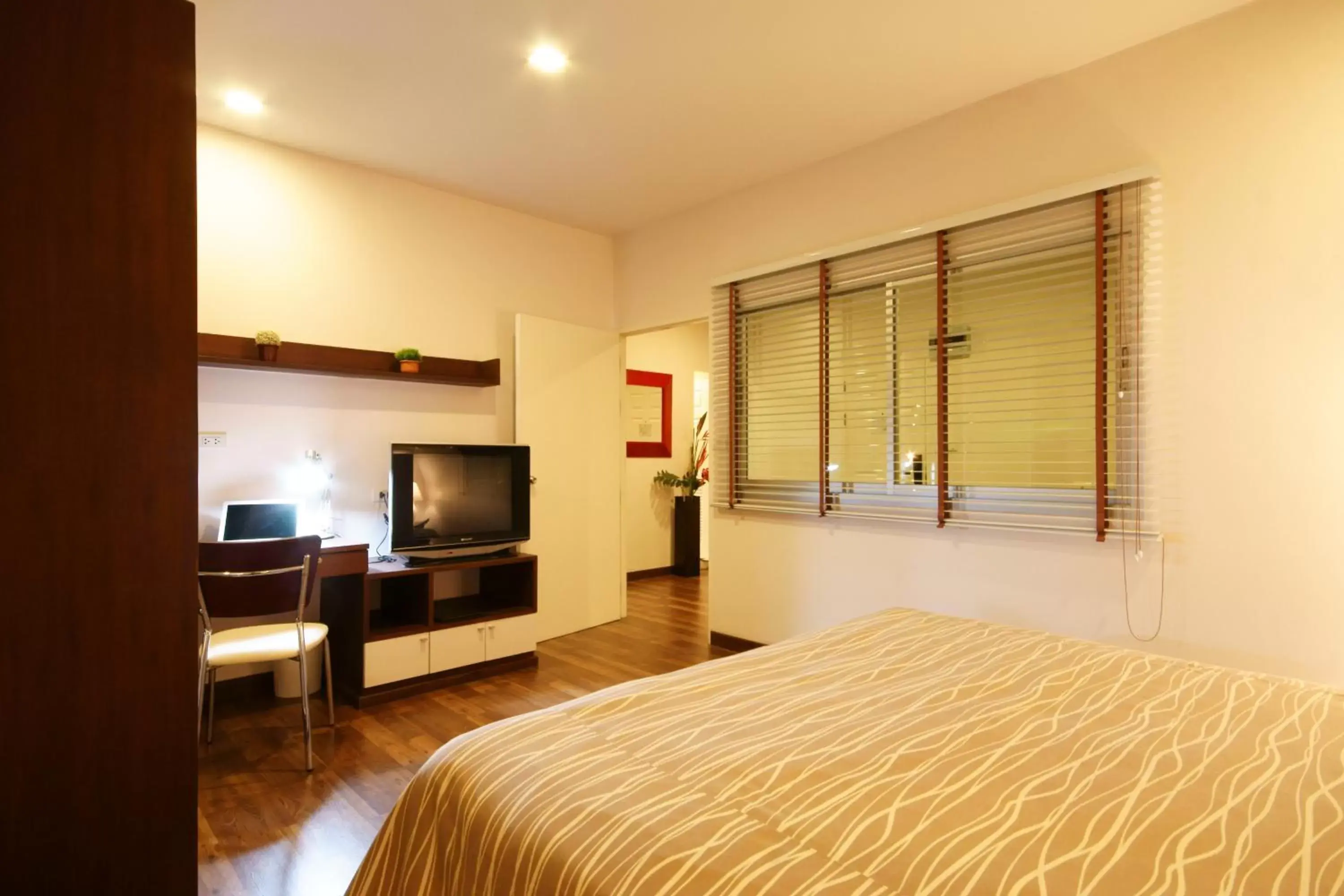 Bedroom, TV/Entertainment Center in I Residence Hotel Sathorn - SHA Plus