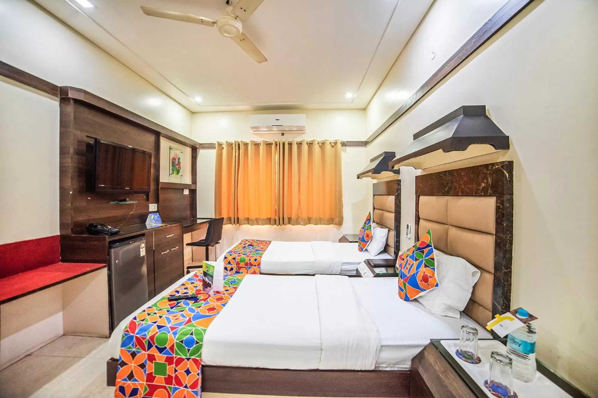 Bedroom, Bed in Fabhotel Santoor - Geeta Bhawan Square