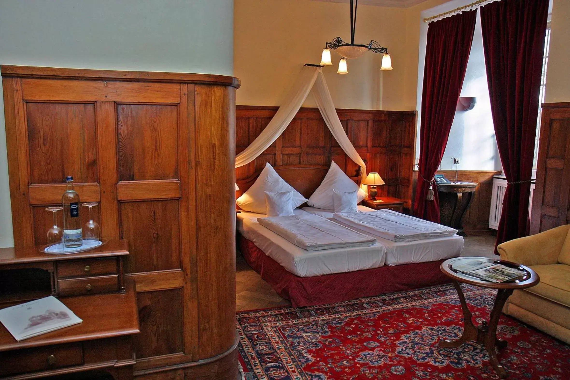 Photo of the whole room, Bed in Hotel Schloss Edesheim