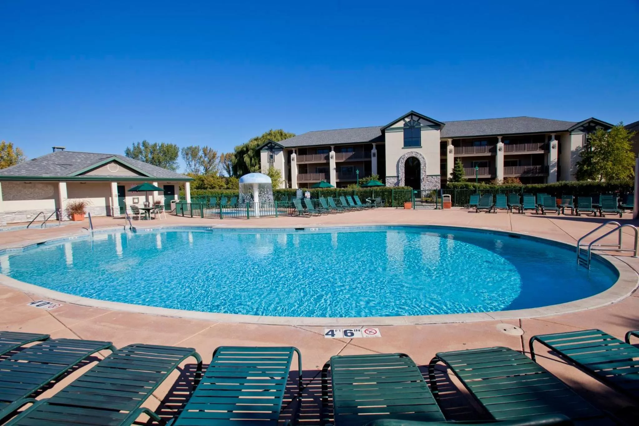 Swimming pool in Holiday Inn Club Vacations at Lake Geneva Resort