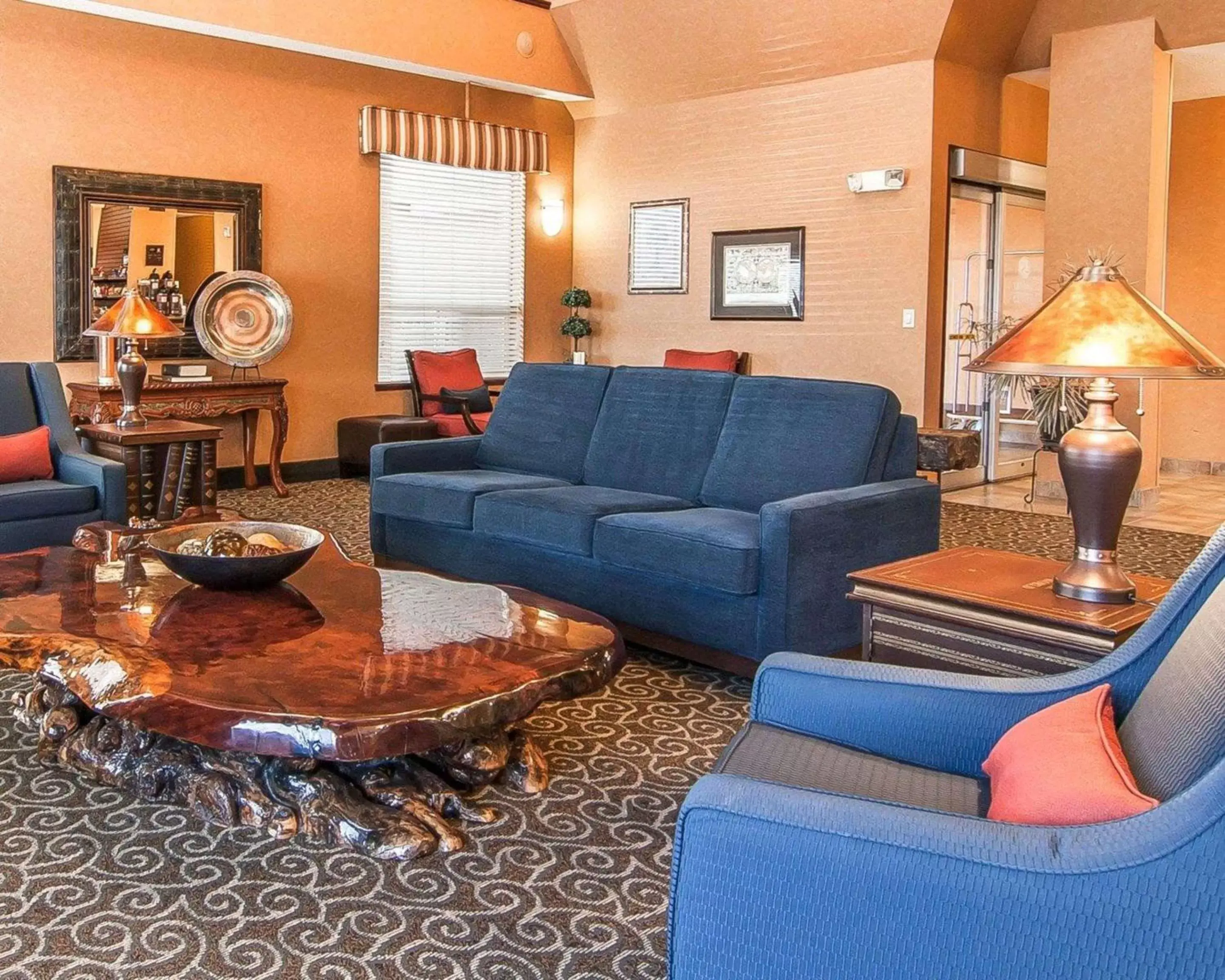 Lobby or reception, Seating Area in Comfort Suites Redmond Airport