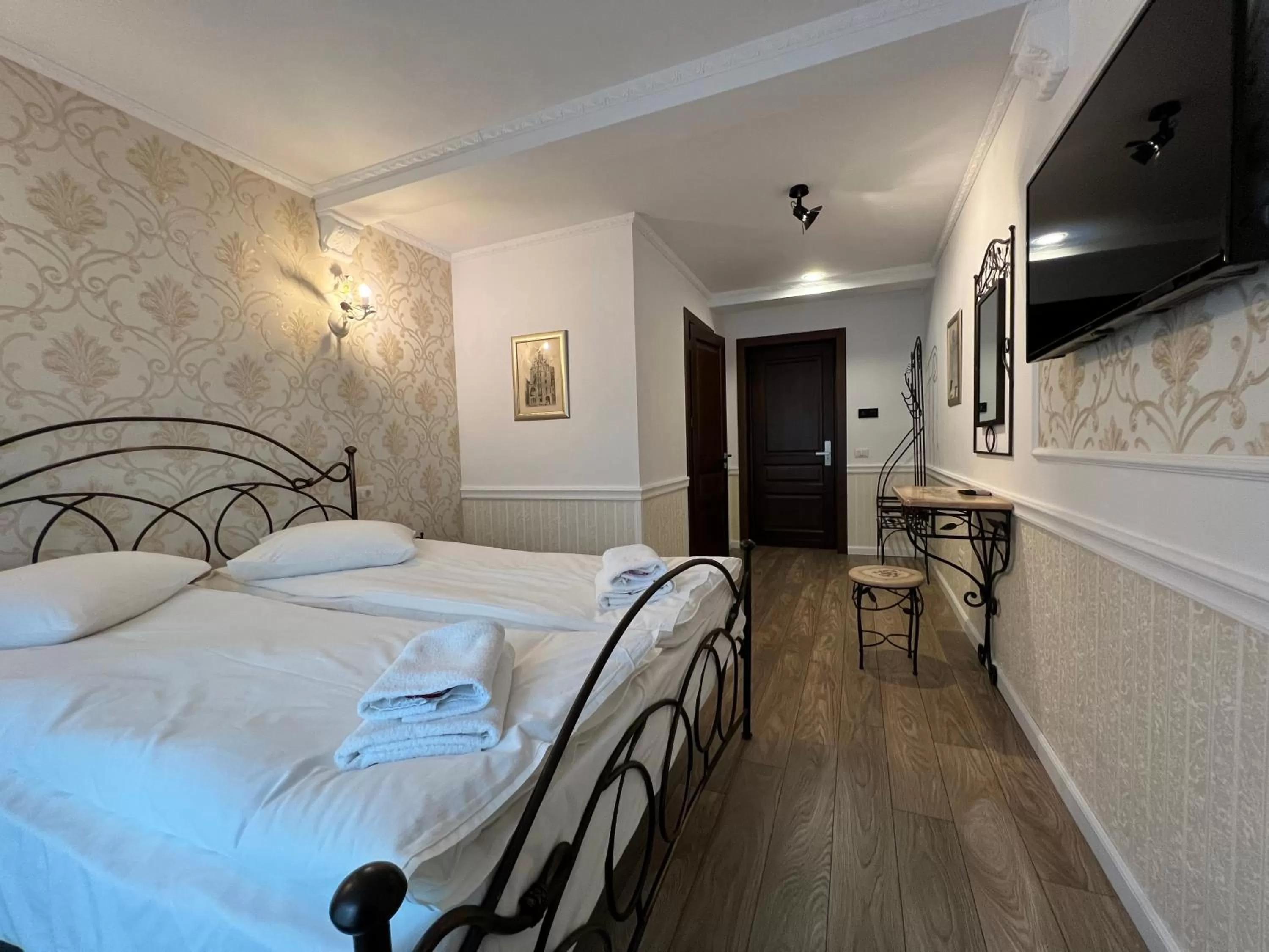 Photo of the whole room, Bed in Hotel Boutique Cathedral Plaza Residences room for rent downtown