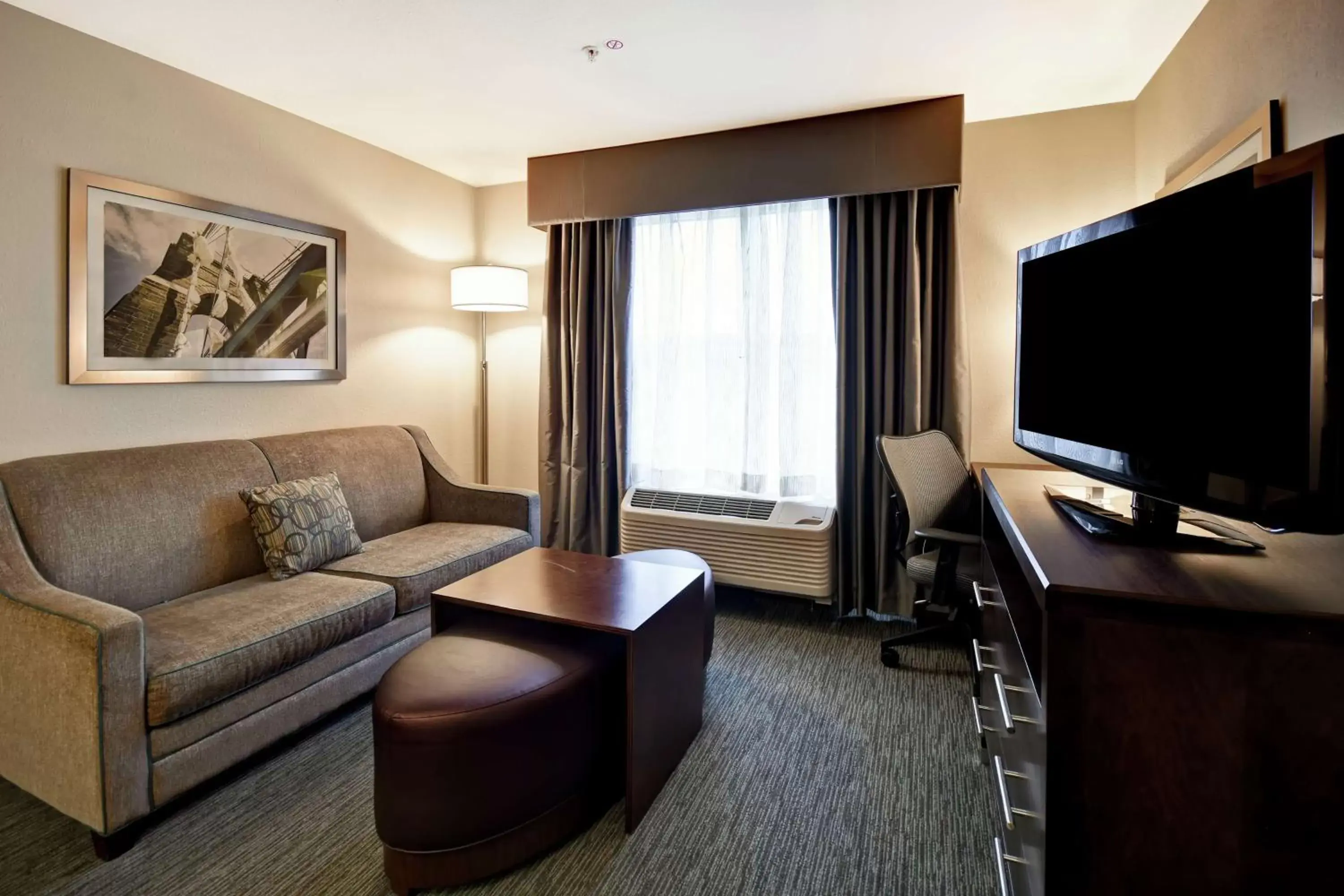 Bedroom, Seating Area in Homewood Suites by Hilton Cincinnati-Milford