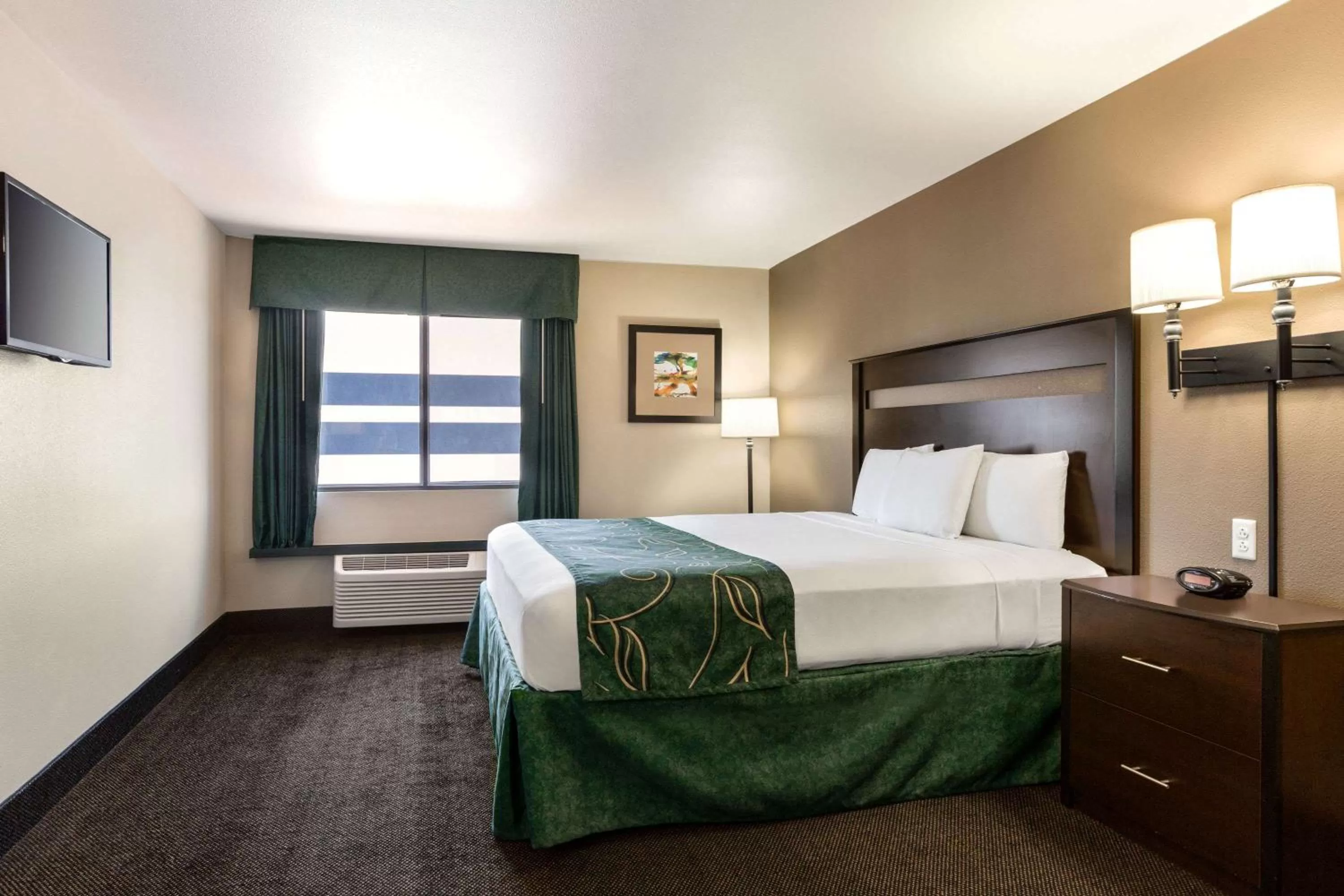 Photo of the whole room, Bed in Travelodge by Wyndham Santa Teresa