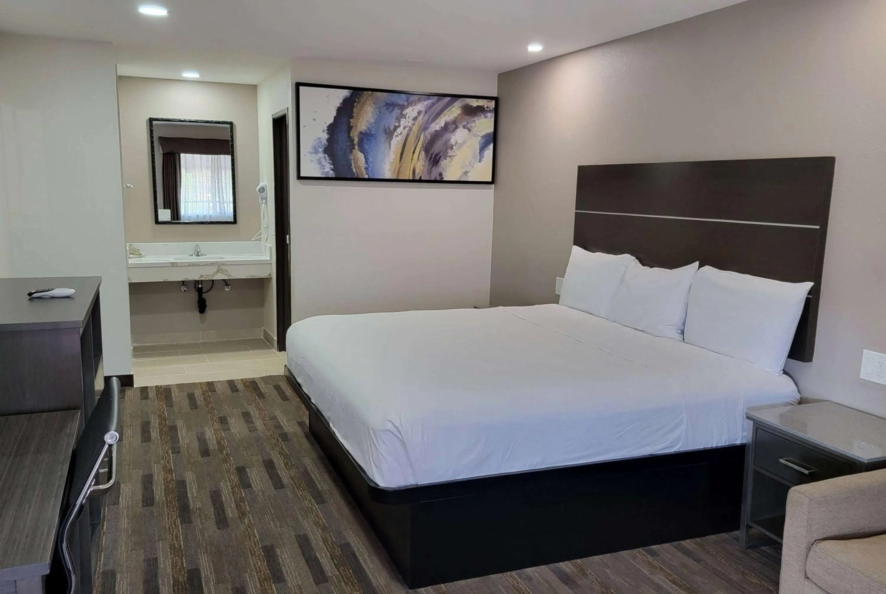 Photo of the whole room, Bed in Travelodge by Wyndham Buena Park