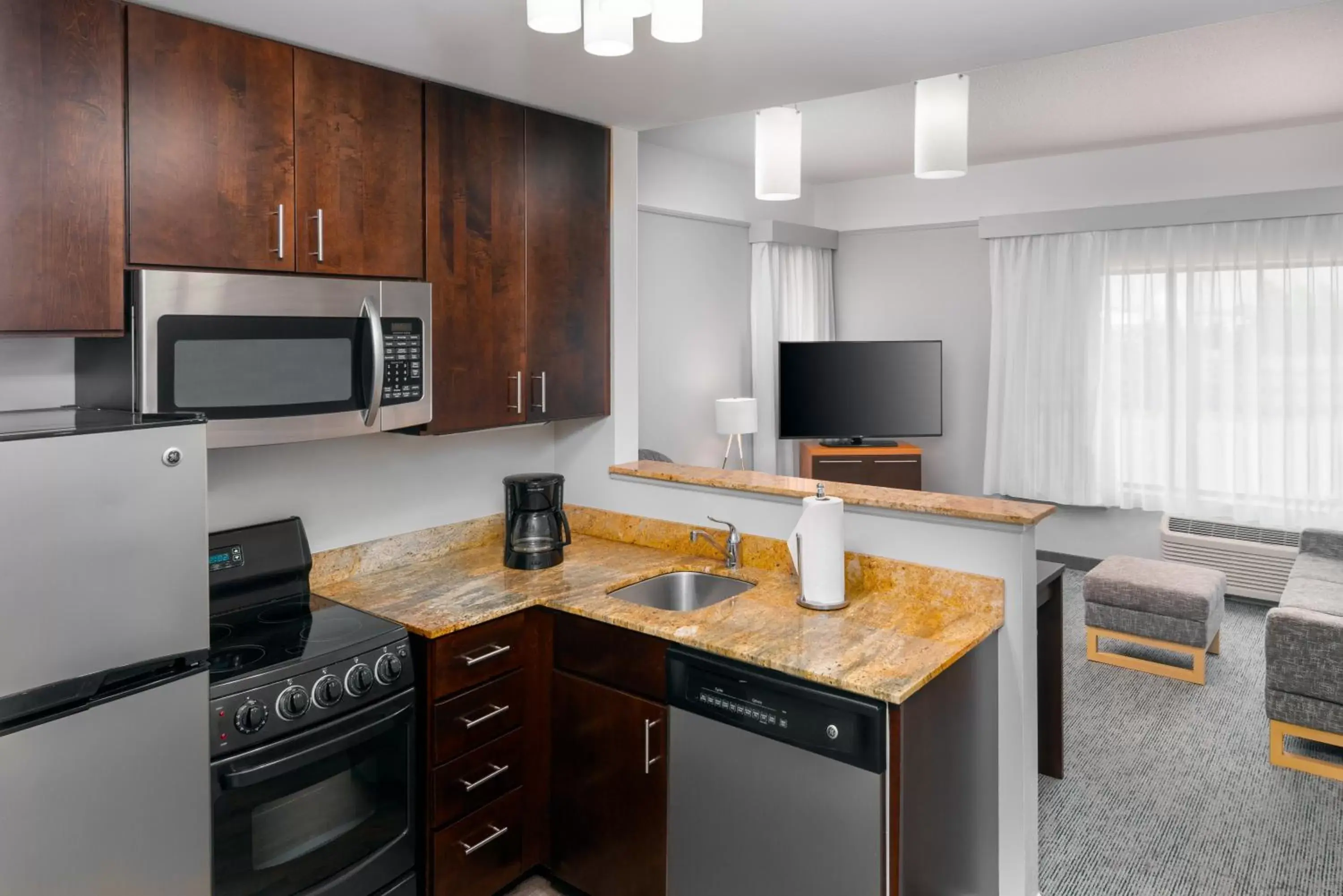 kitchen, Kitchen/Kitchenette in TownePlace Suites Buffalo Airport