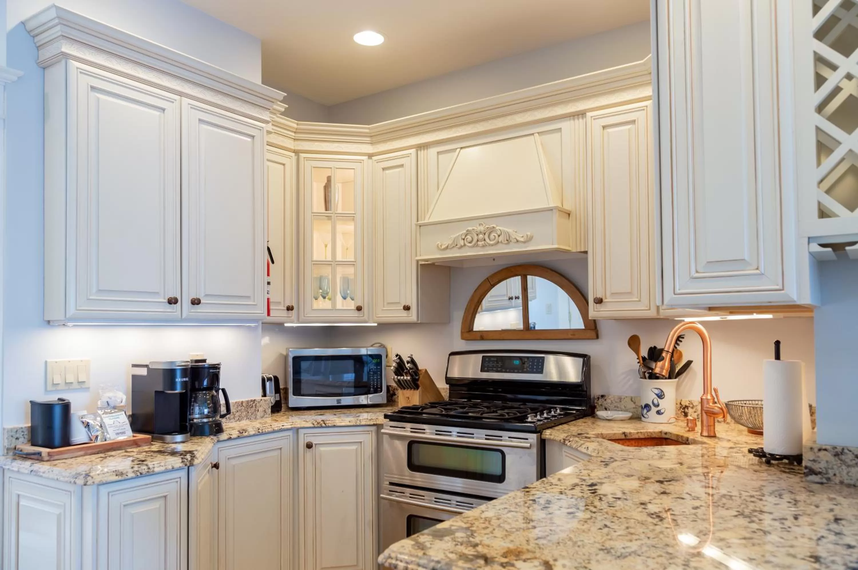 Kitchen/Kitchenette in Sheepscot Harbour Village Resort