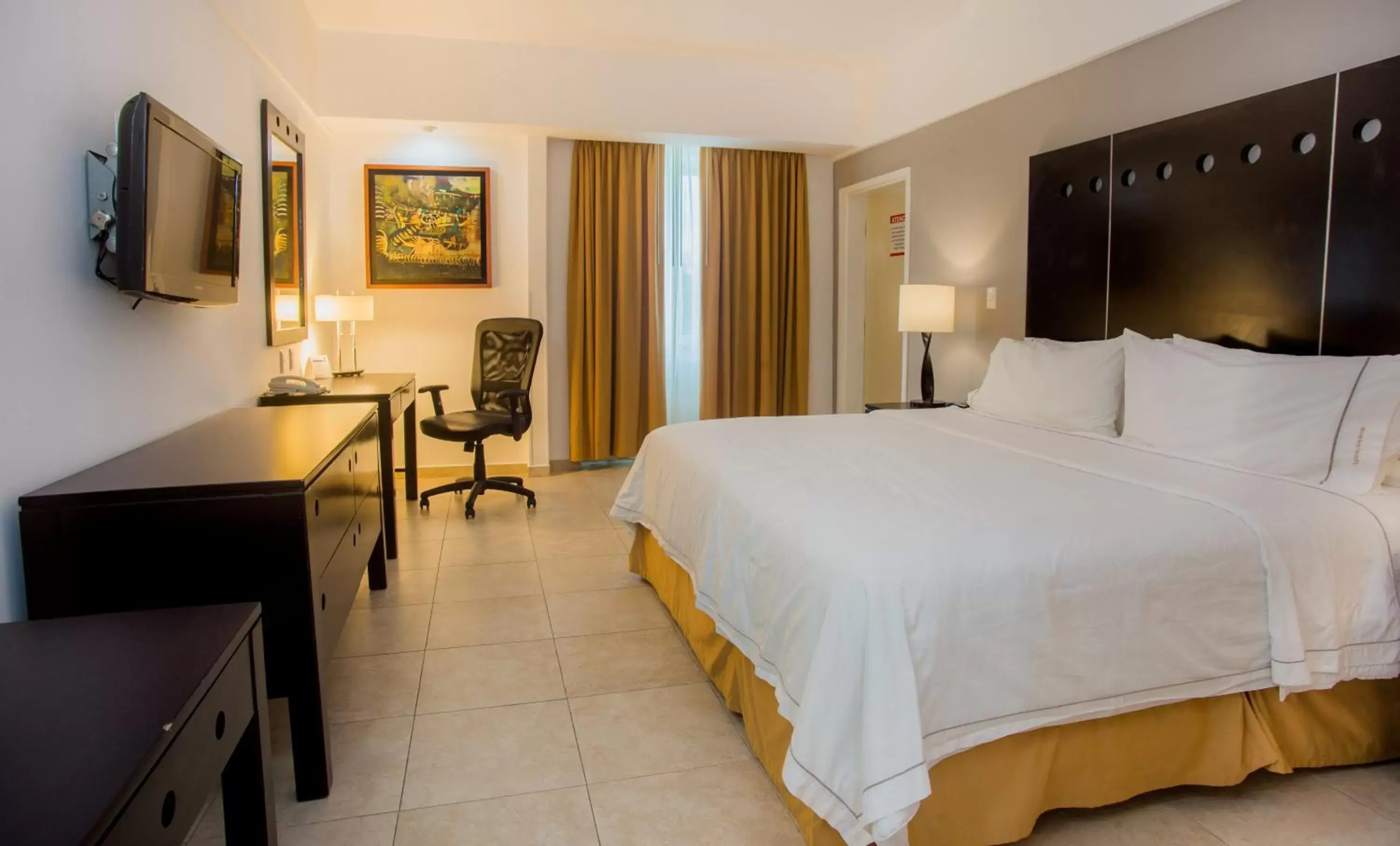 Photo of the whole room, Bed in Holiday Inn Express Tapachula, an IHG Hotel