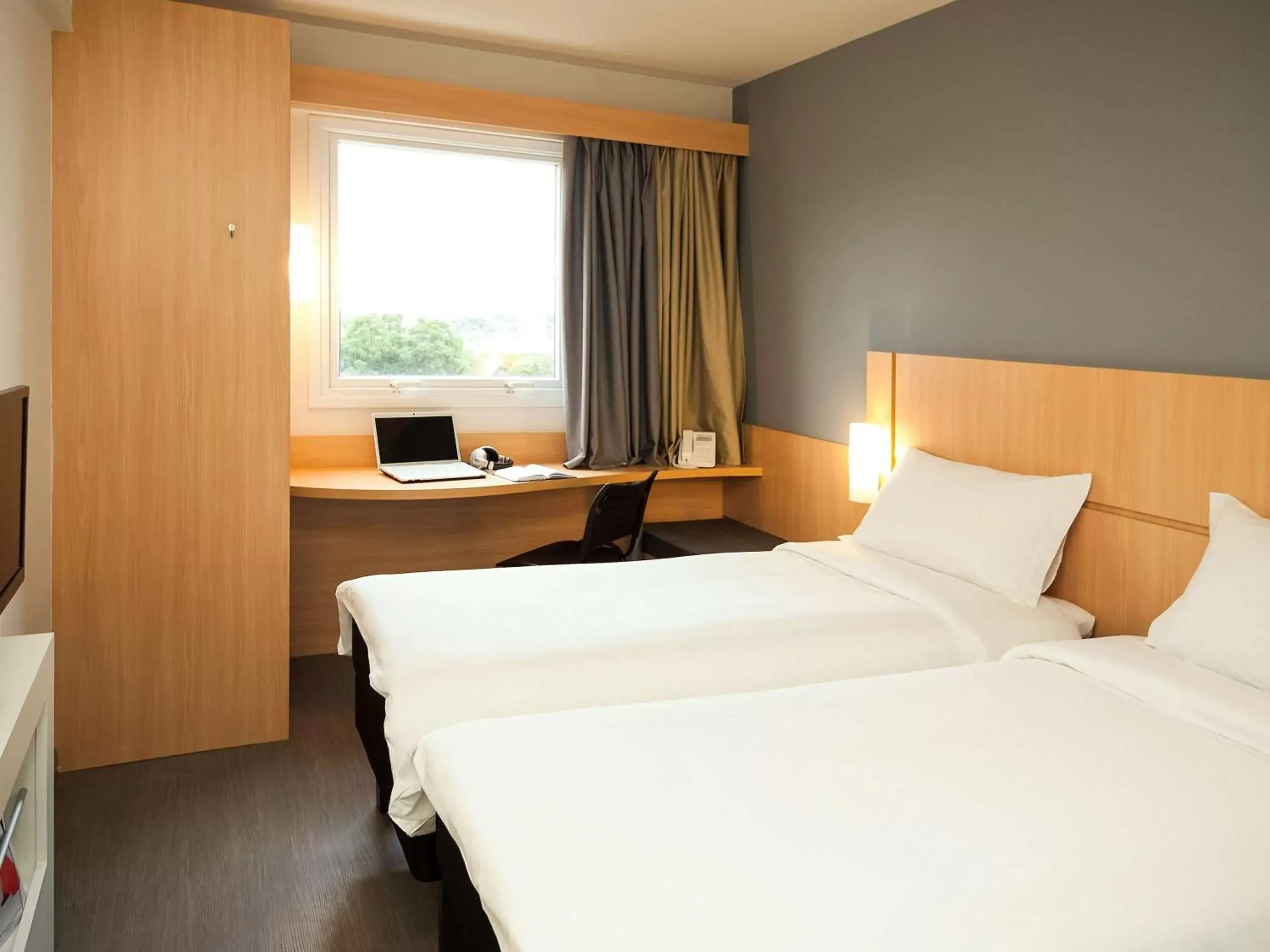 Bed in ibis Joinville