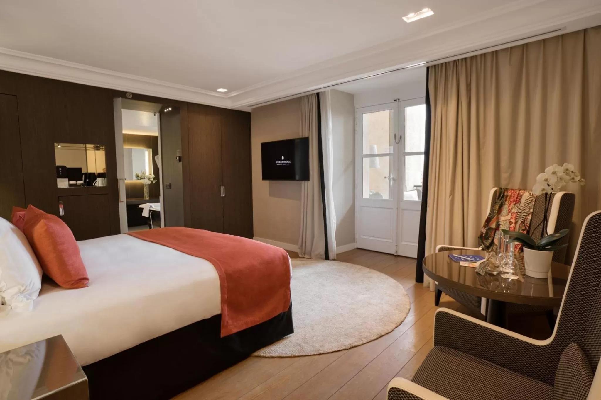 Photo of the whole room, Bed in InterContinental Marseille - Hotel Dieu by IHG