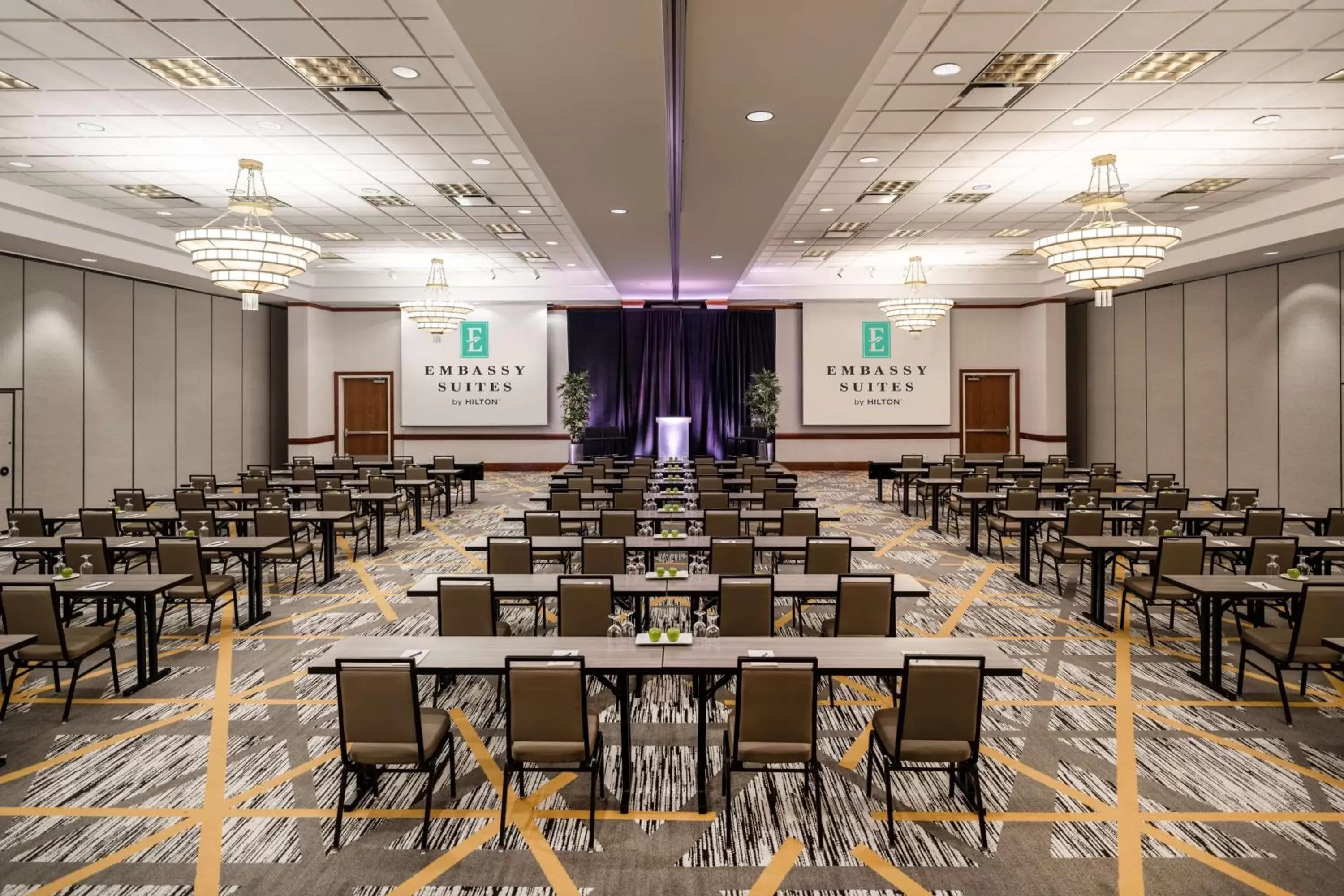 Meeting/conference room in Embassy Suites by Hilton Portland Airport