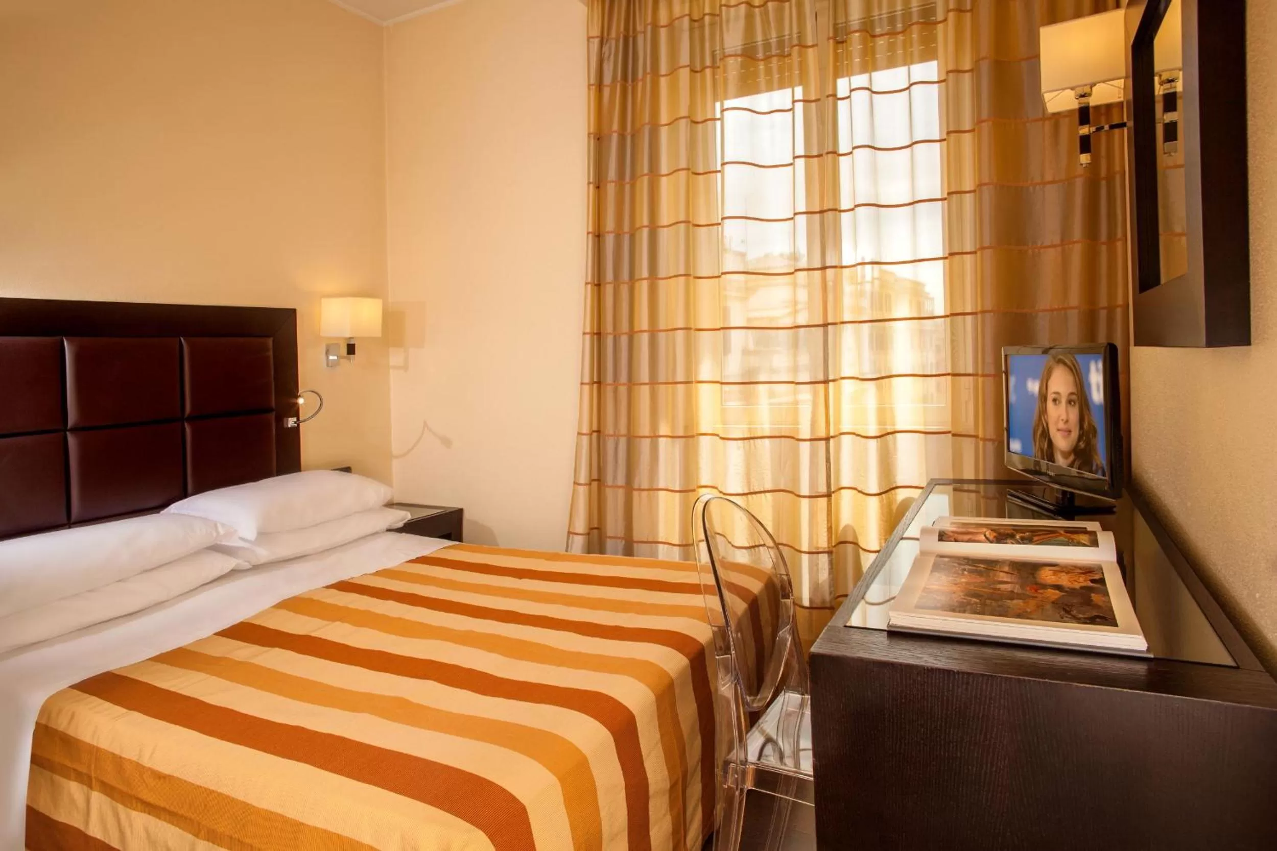 Photo of the whole room, Bed in Hotel Buenos Aires