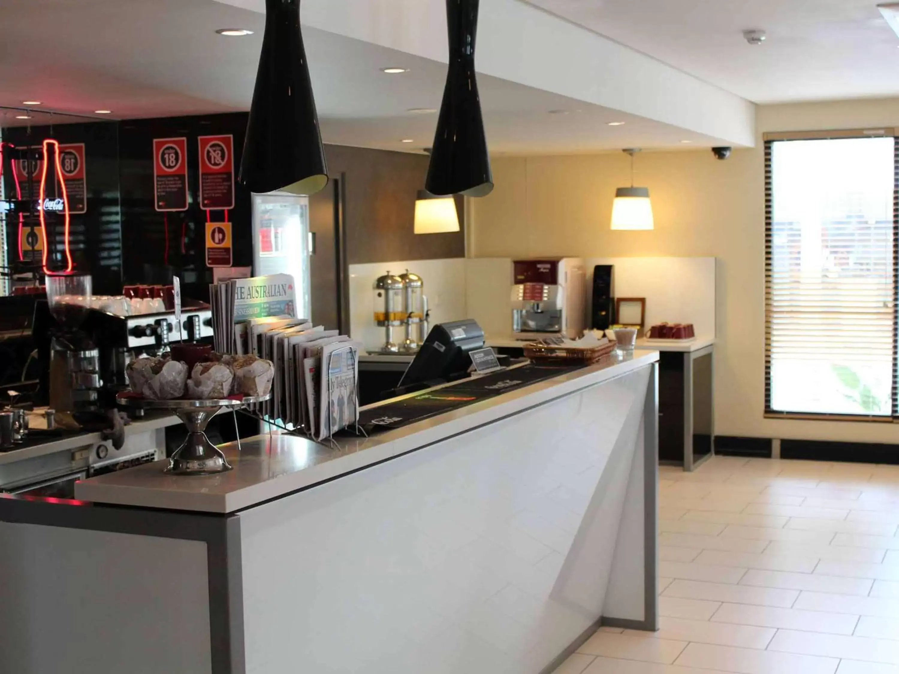 Lounge or bar, Kitchen/Kitchenette in ibis Newcastle