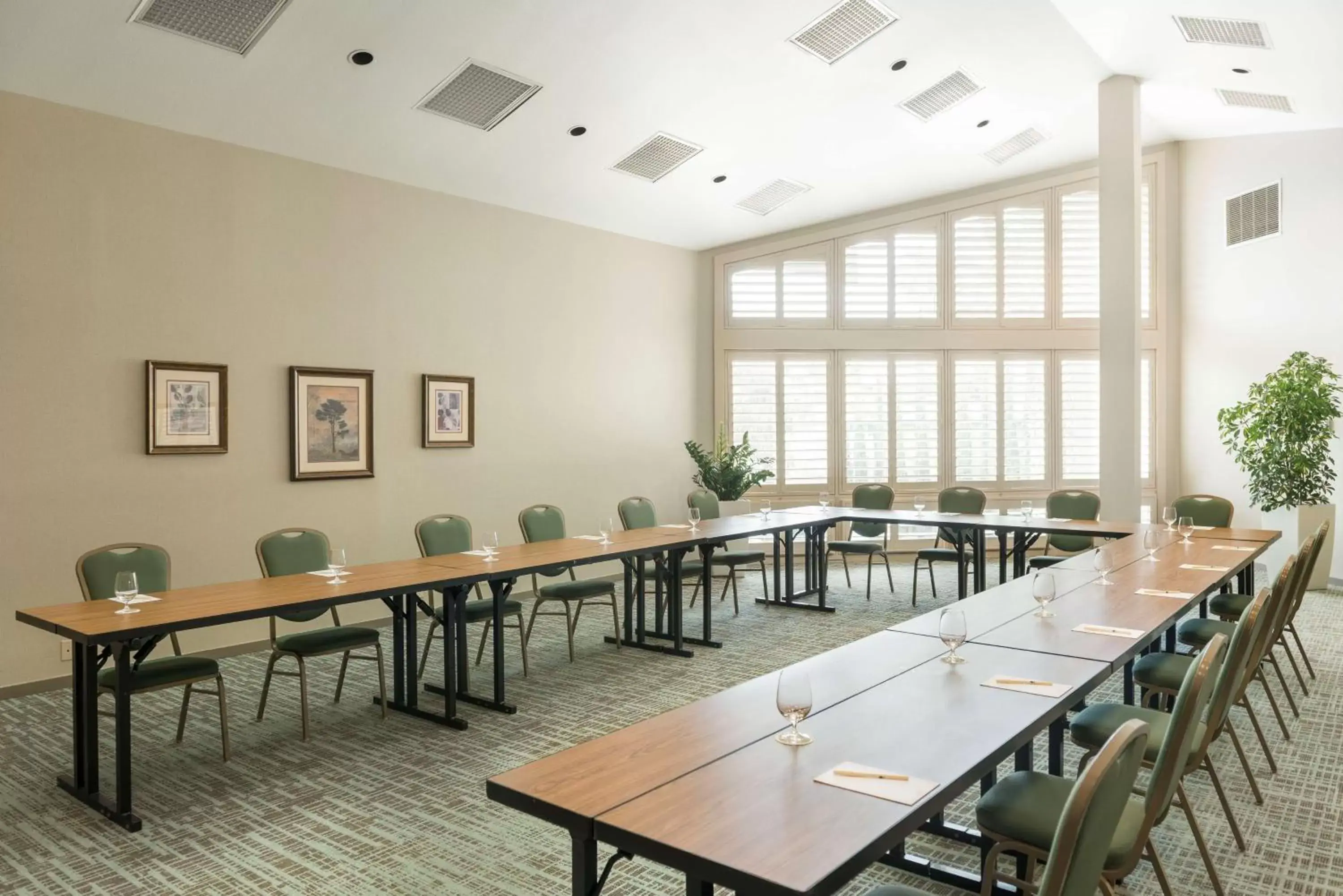 Meeting/conference room in DoubleTree by Hilton Campbell - Pruneyard Plaza