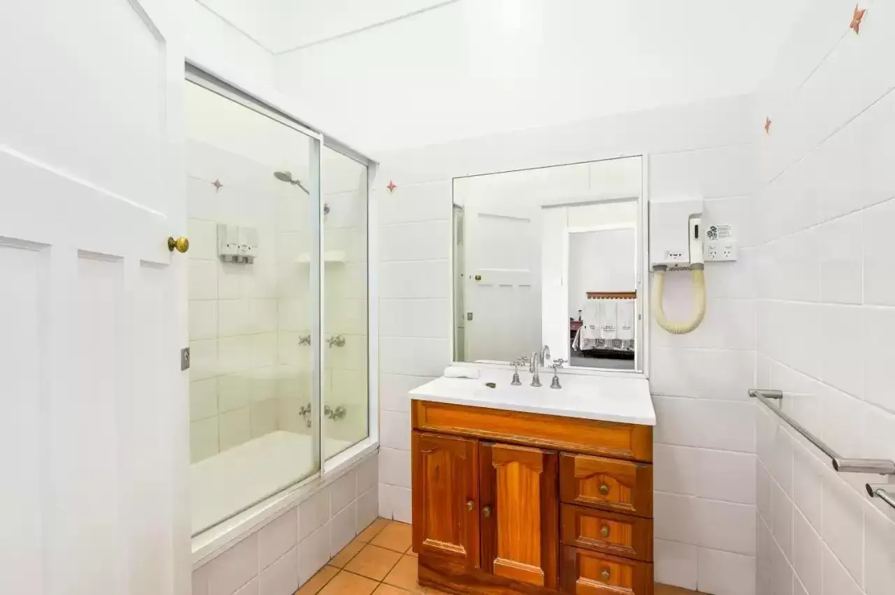 Bathroom in Quality Inn Grafton