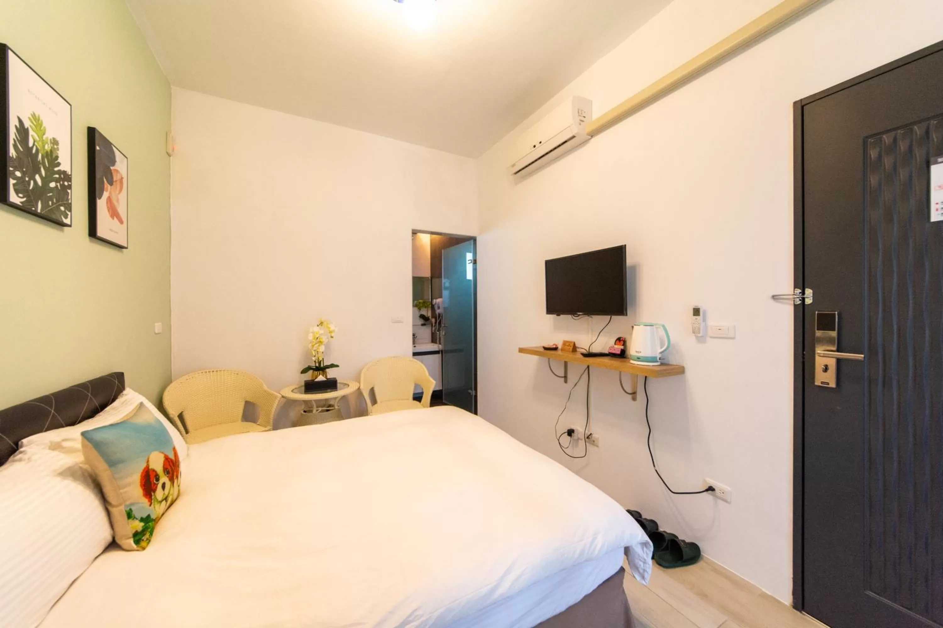 Decorative detail, Bed in Jinguann B&B