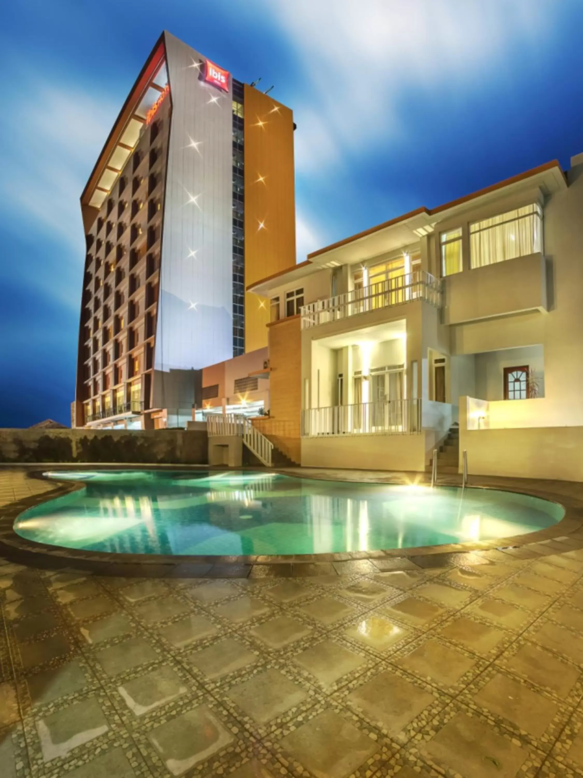 Property building in Ibis Padang Property building in Ibis Padang