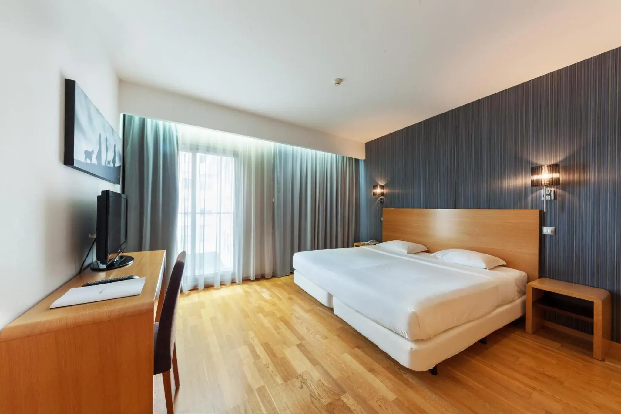 Photo of the whole room, Bed in Lux Fatima Park - Hotel, Suites & Residence