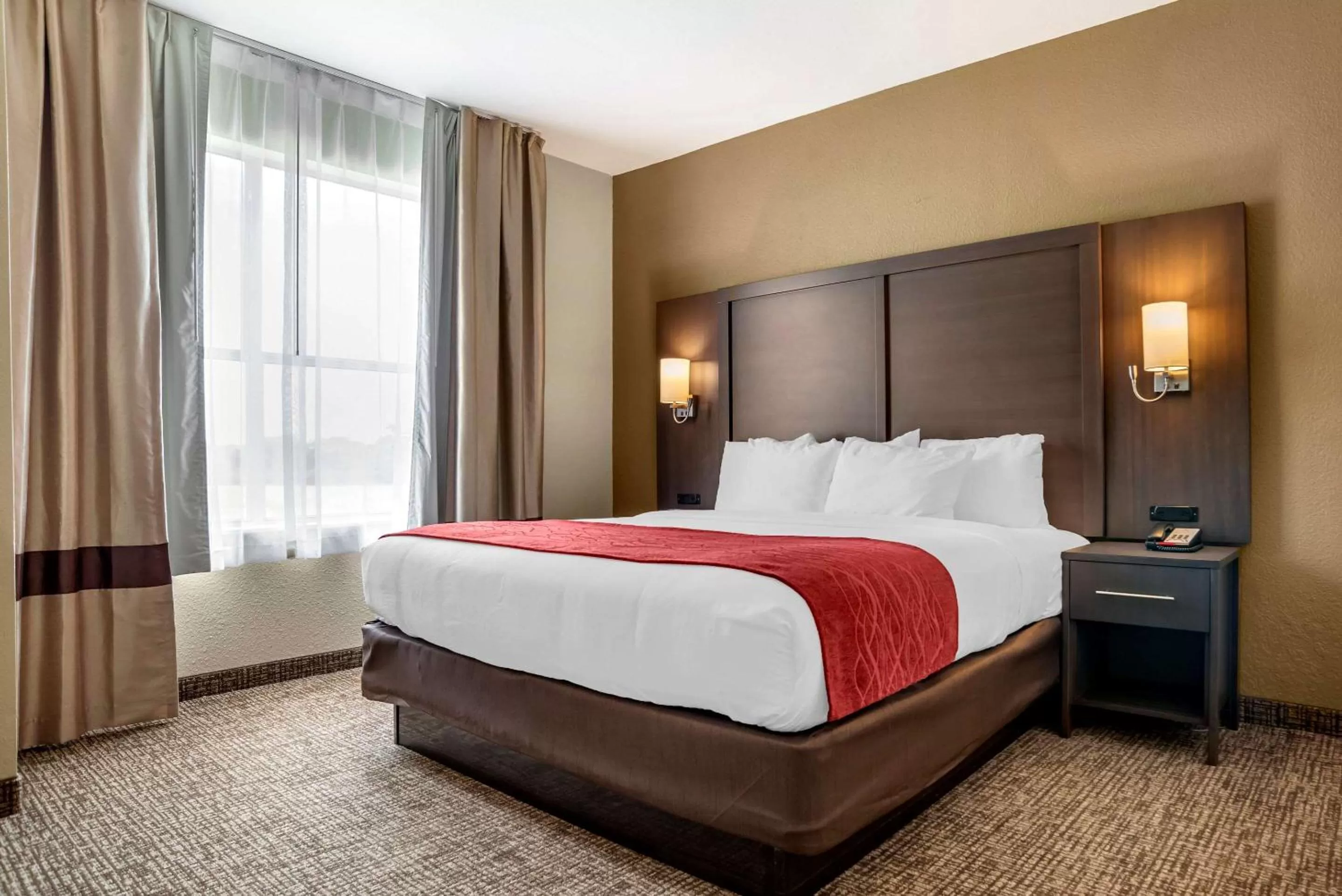 Photo of the whole room, Bed in Comfort Inn & Suites Millbrook-Prattville