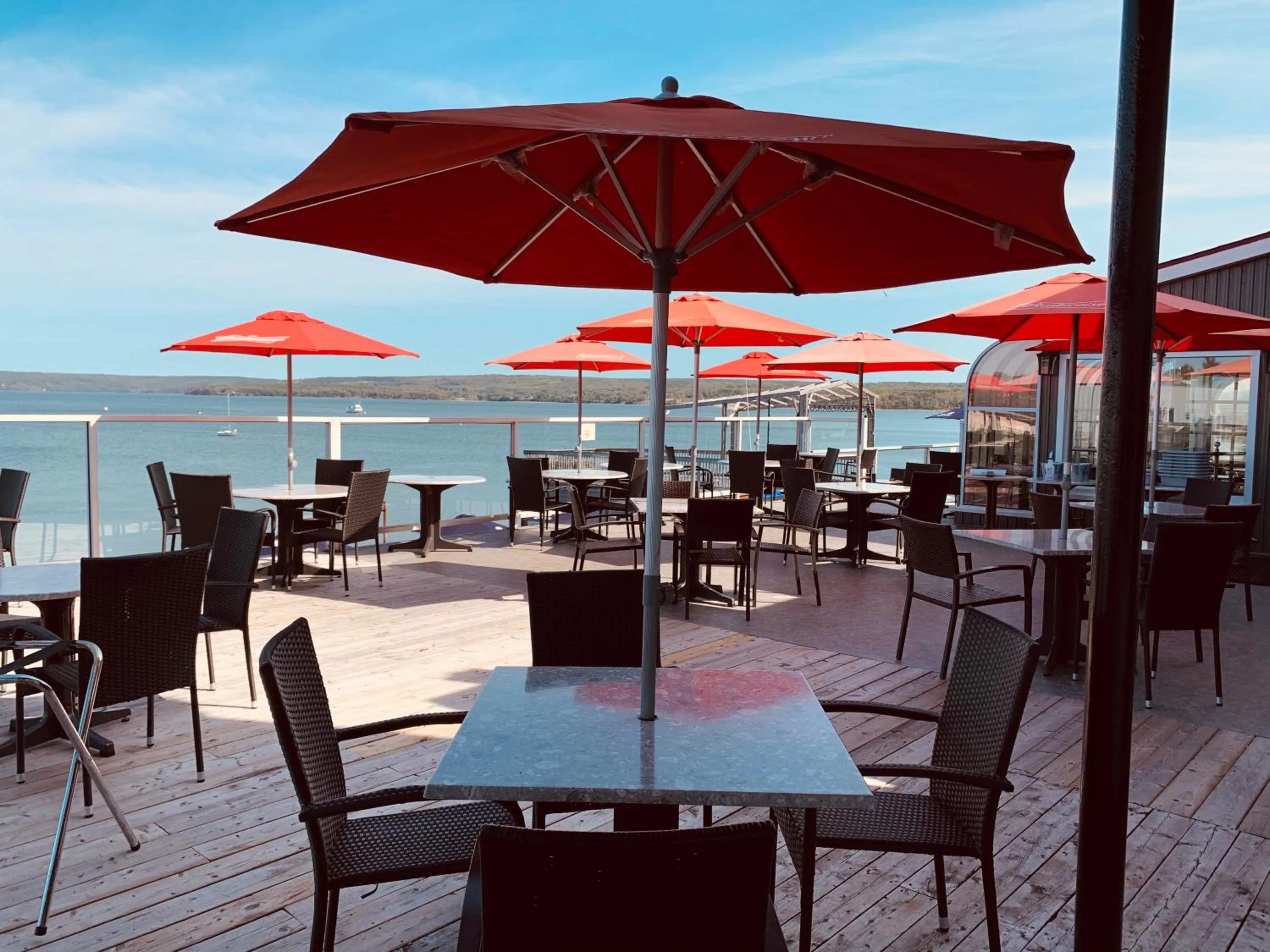 Restaurant/Places to Eat in Dockside Suites