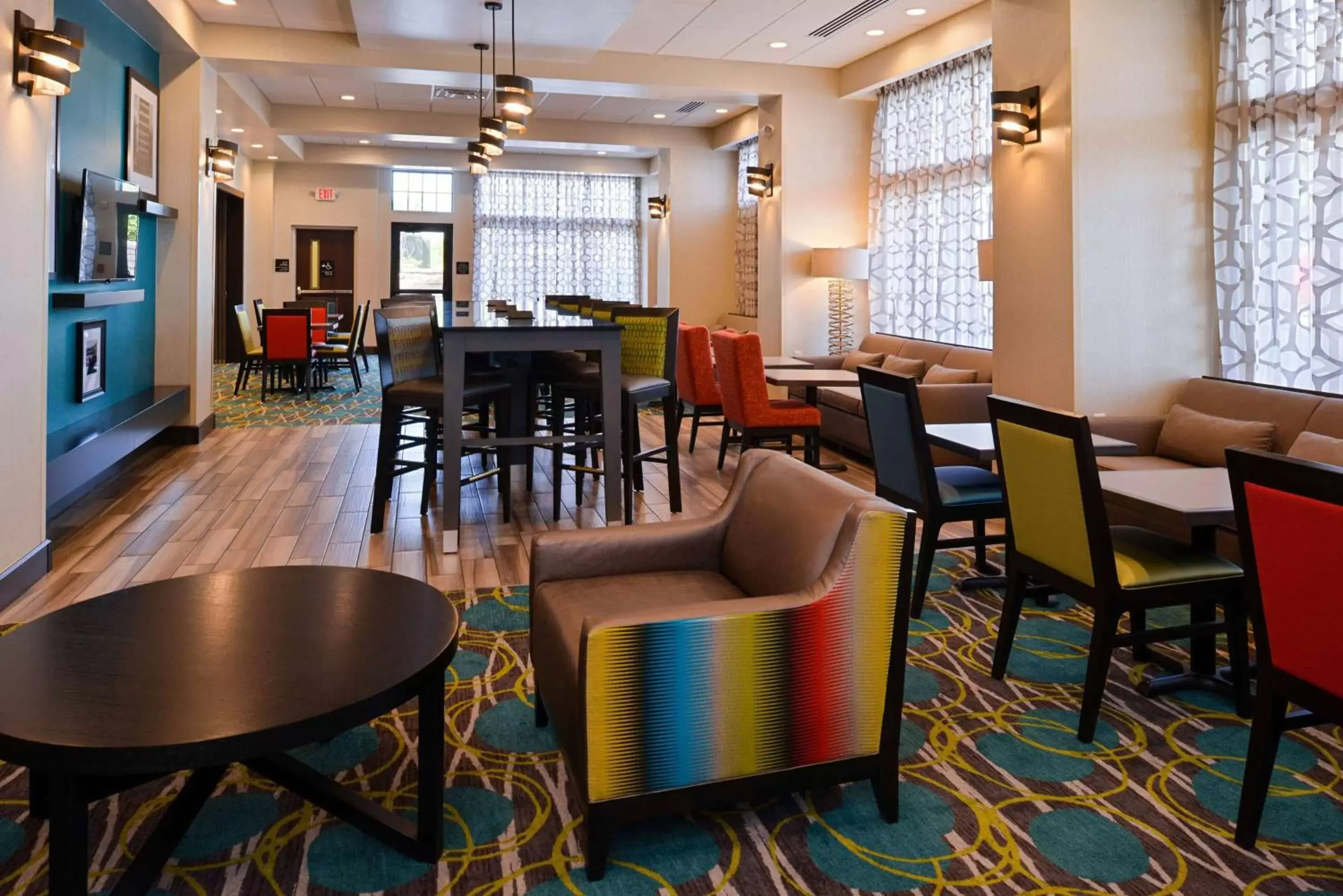 Lobby or reception, Lounge/Bar in Hampton Inn Pittsburgh - Wexford - Cranberry South