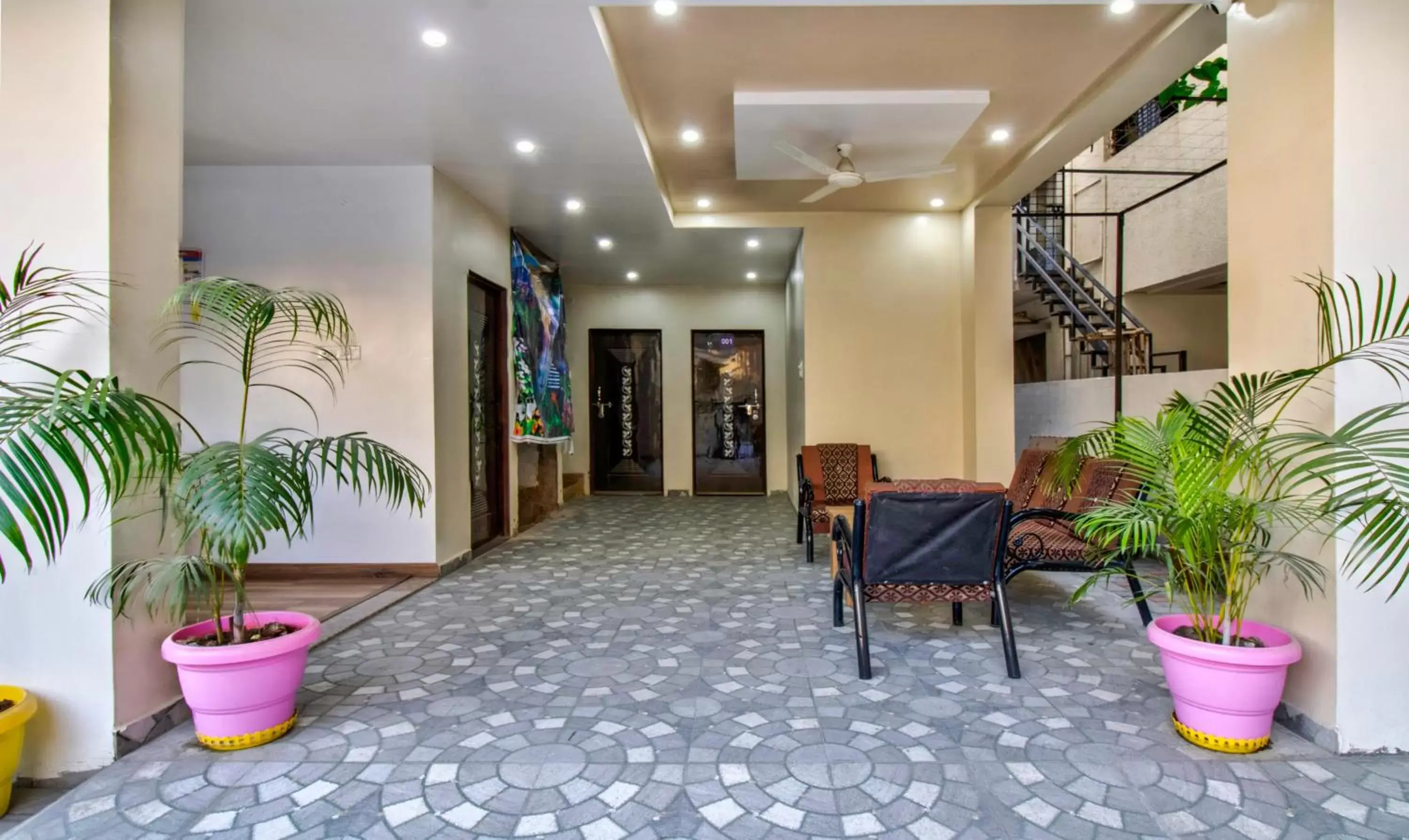 Seating area in Itsy Hotels Shri Guru Service Apartment Seating area in Itsy Hotels Shri Guru Service Apartment