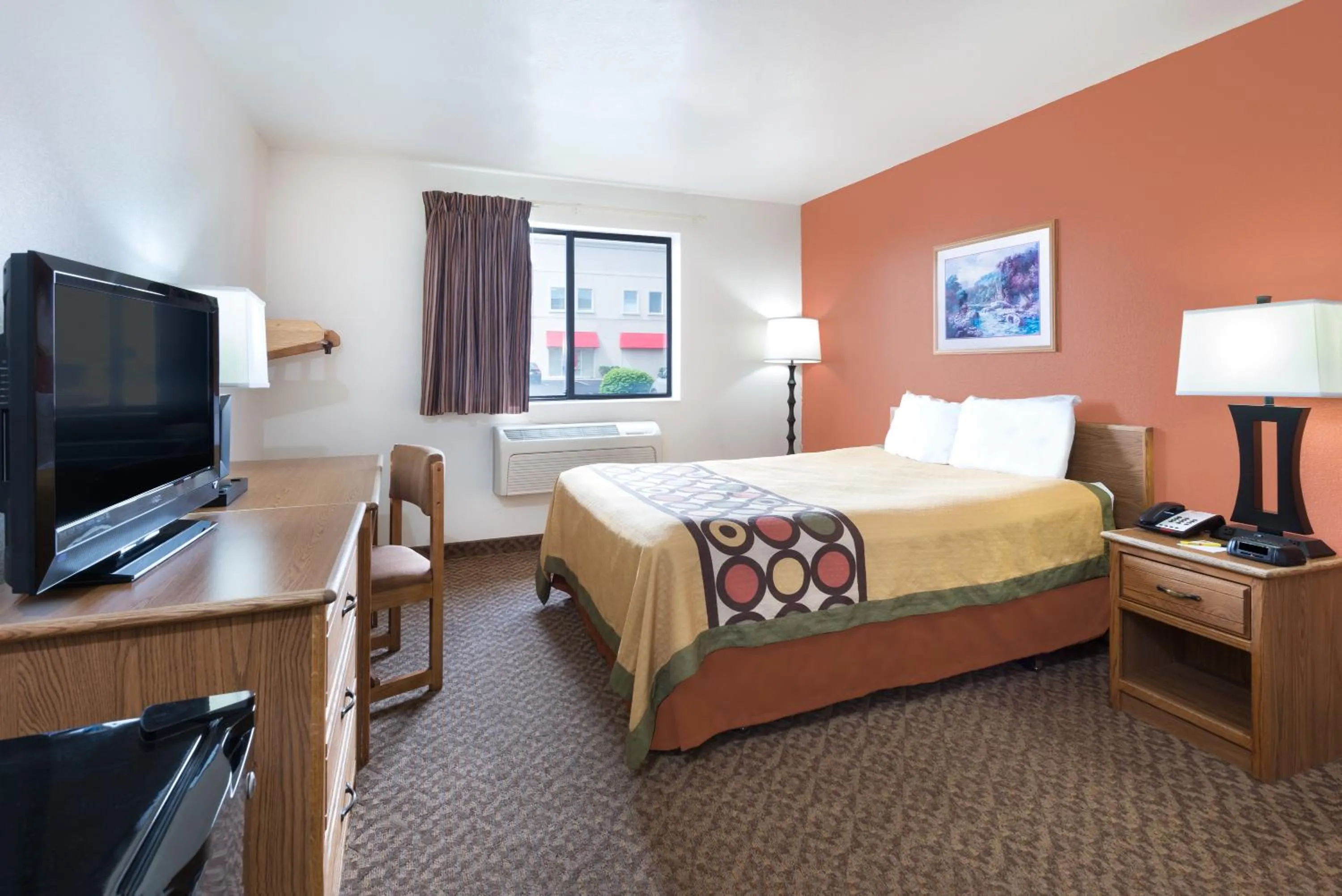 Photo of the whole room, Bed in Super 8 by Wyndham Morgantown
