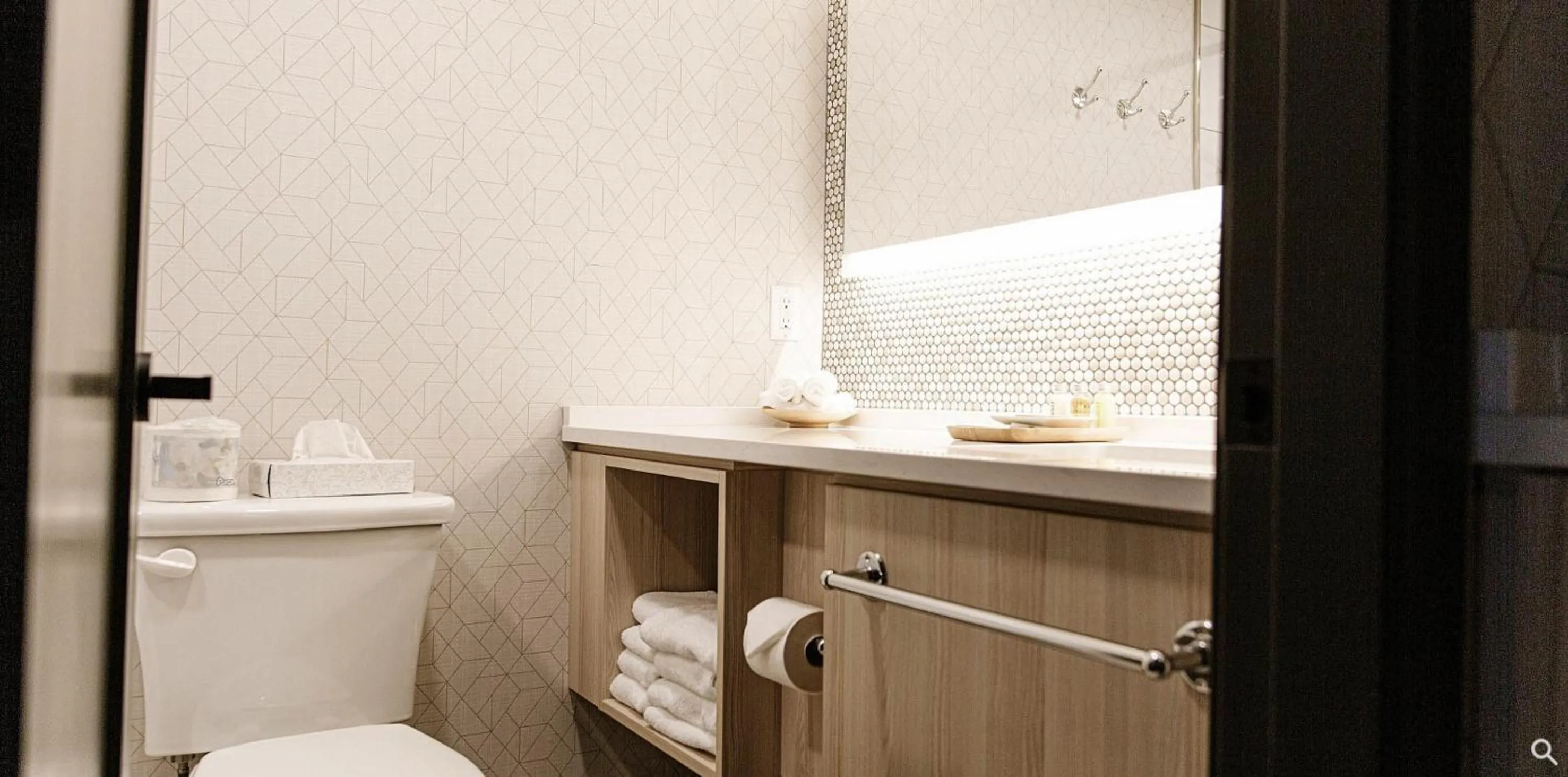 Bathroom in Mountaineer Lodge