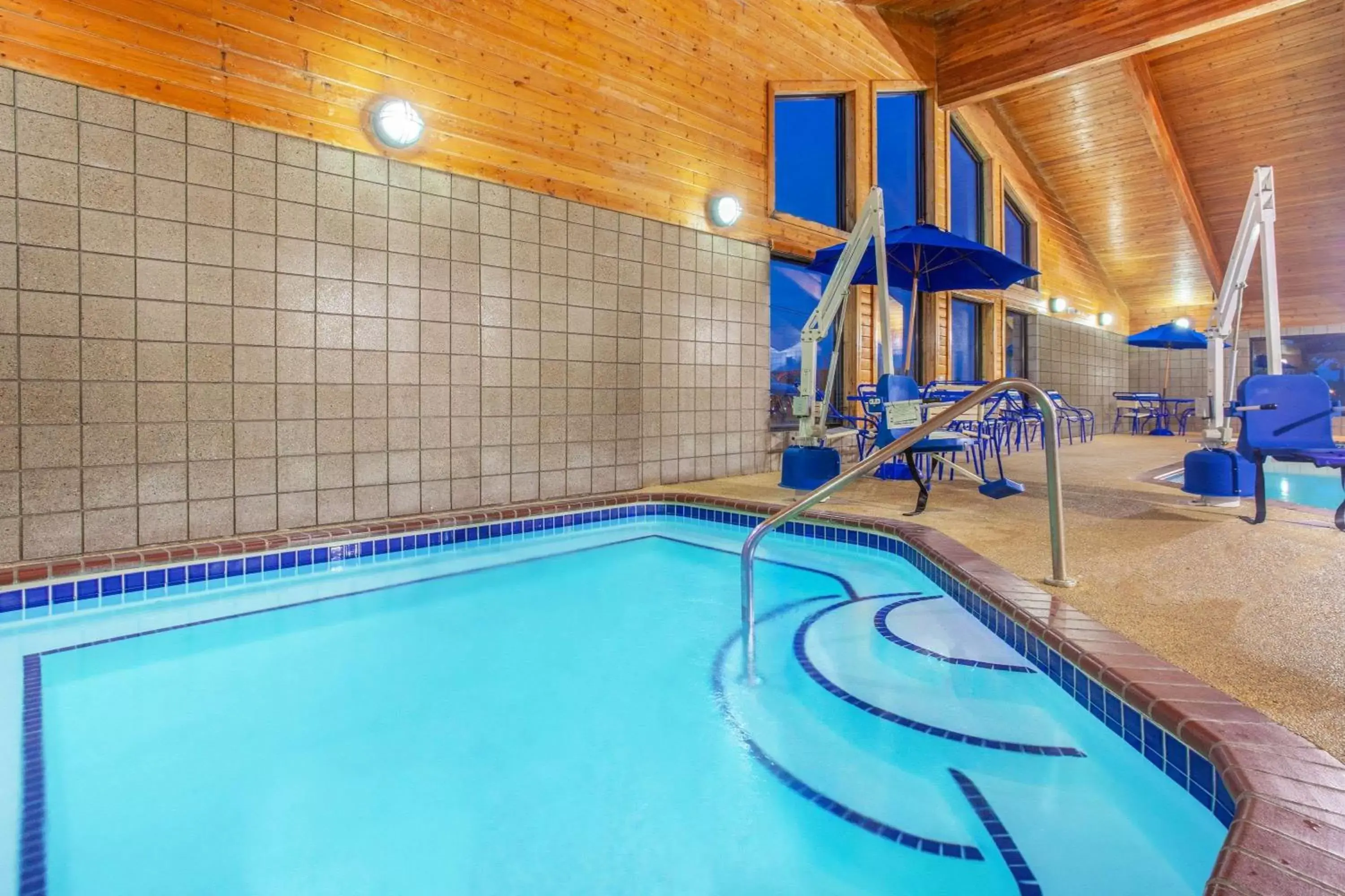 Hot Tub, Swimming Pool in AmericInn by Wyndham Stillwater