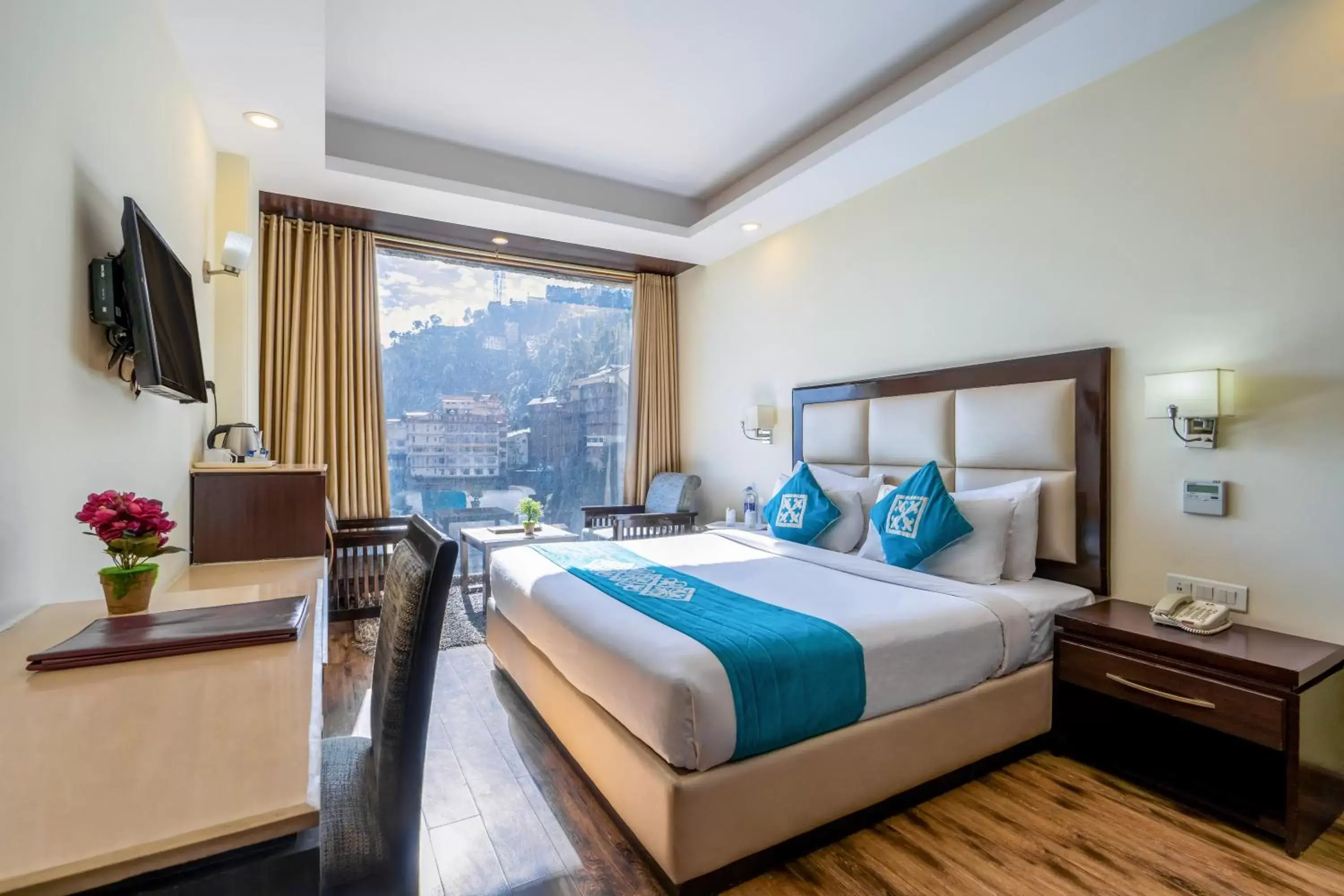 Photo of the whole room, Bed in Snow Valley Resorts Shimla