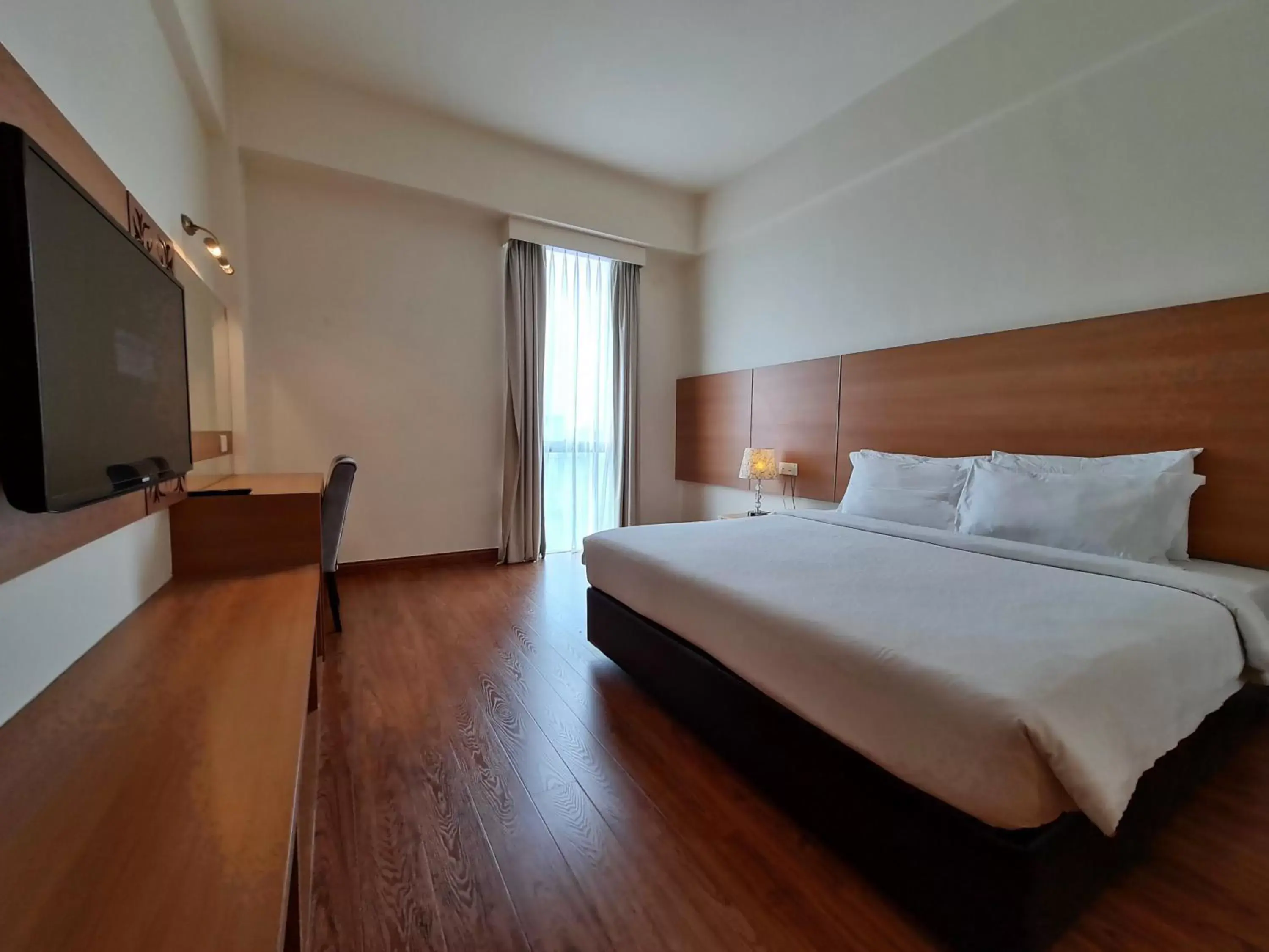 Bed in Swan Garden Hotel Bed in Swan Garden Hotel