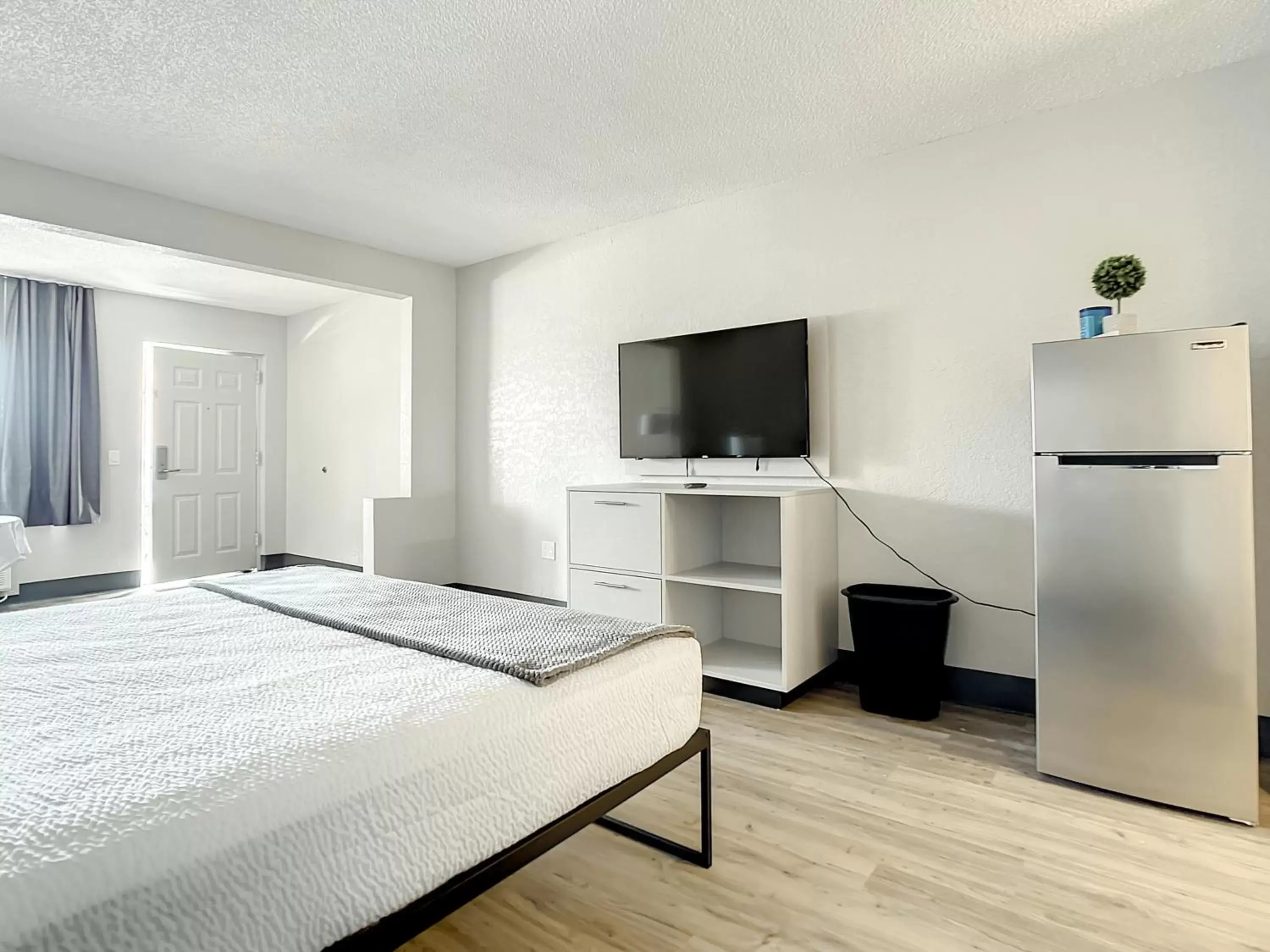 TV and multimedia, TV/Entertainment Center in Stayable Suites Kissimmee West