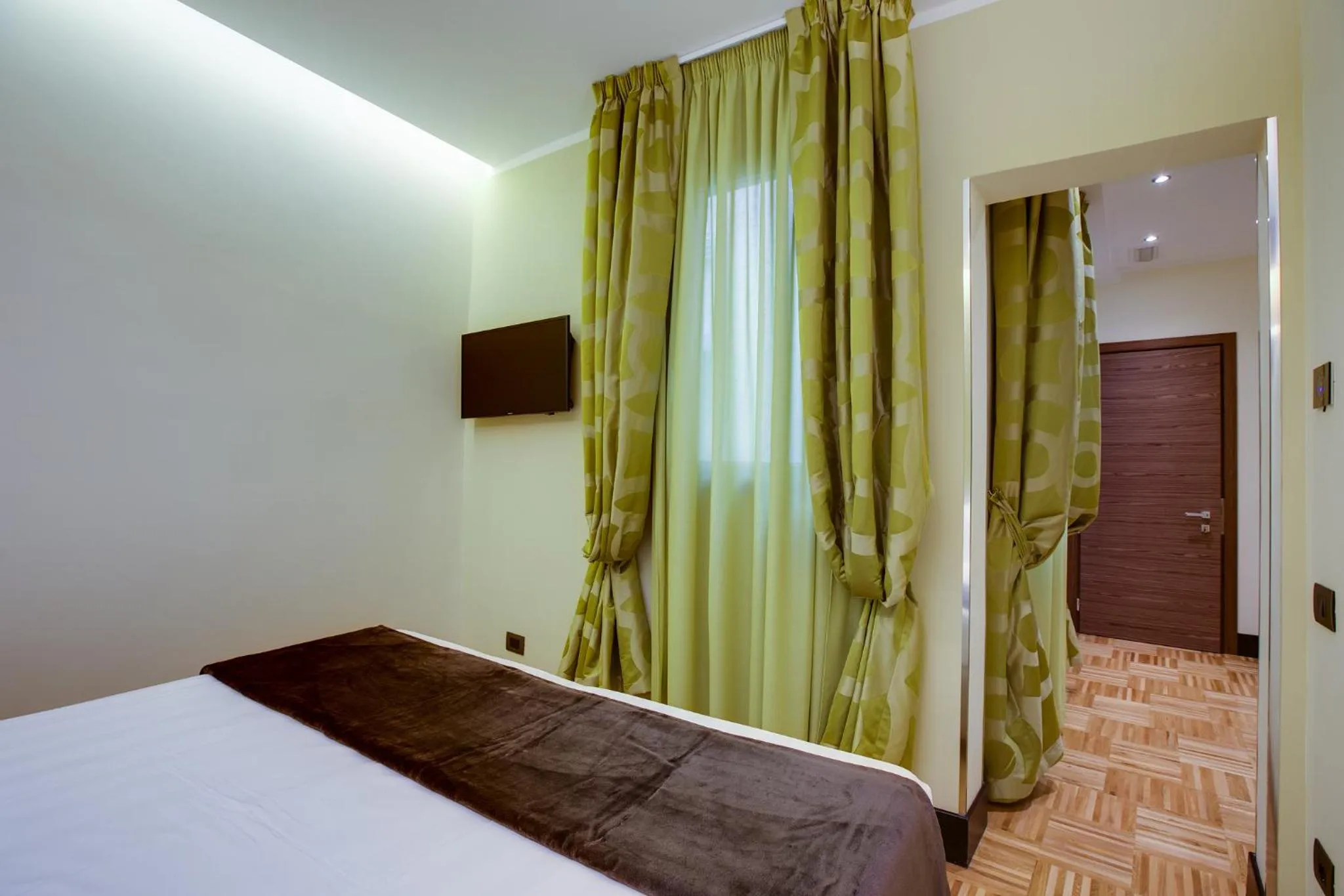 Photo of the whole room, Bed in Solo Experience Hotel