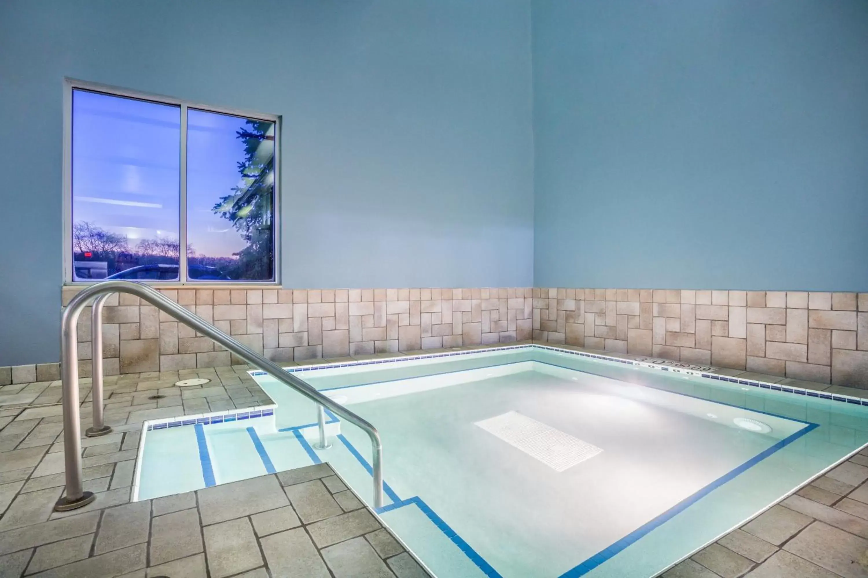 Swimming pool in Holiday Inn Express Wisconsin Dells by IHG Swimming pool in Holiday Inn Express Wisconsin Dells by IHG