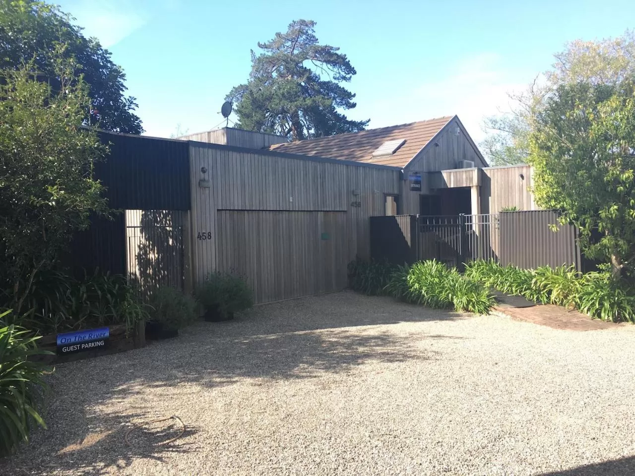 Facade/entrance, Property Building in On The River