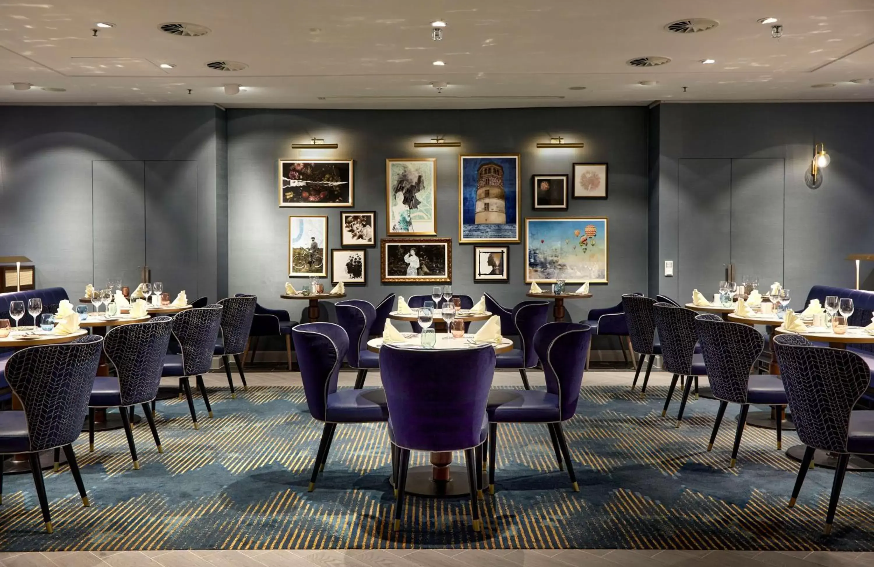 Restaurant/places to eat in Hilton Düsseldorf Restaurant/places to eat in Hilton Düsseldorf