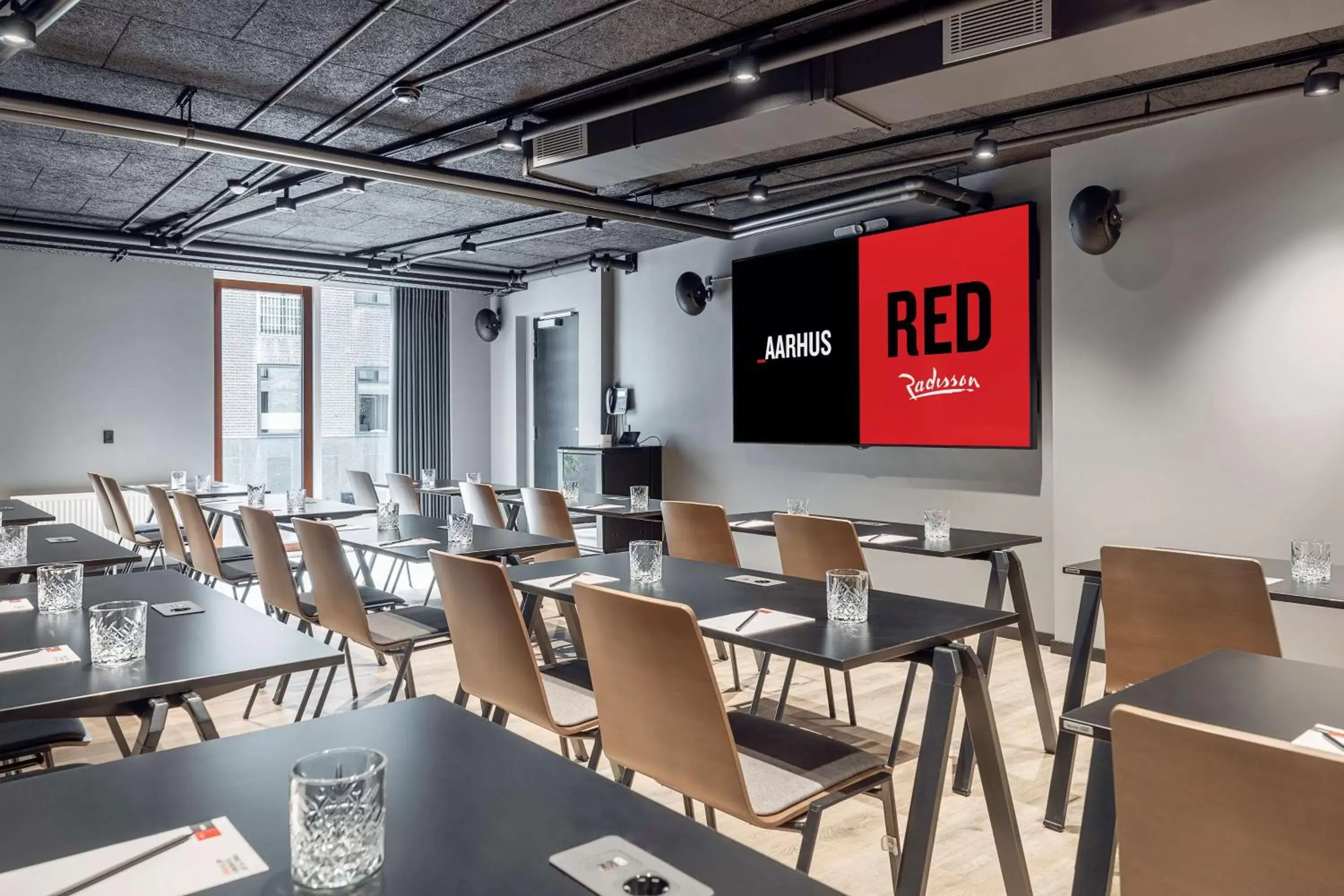 Meeting/conference room, Restaurant/Places to Eat in Radisson RED Aarhus