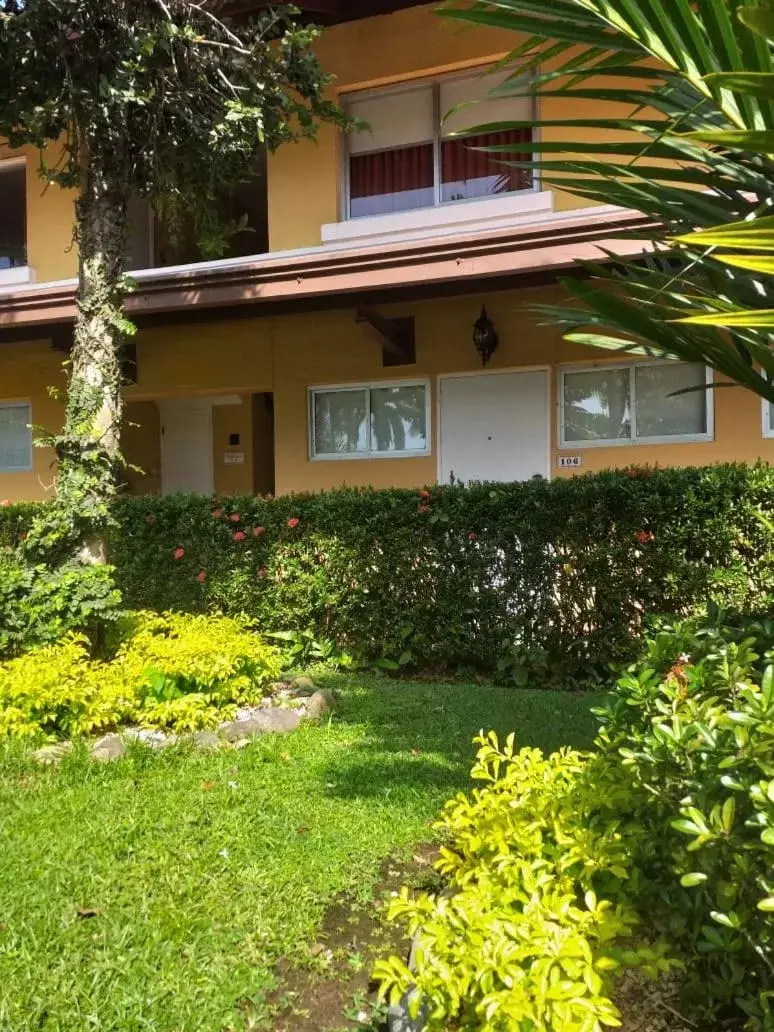 Garden, Property Building in Albrook Inn