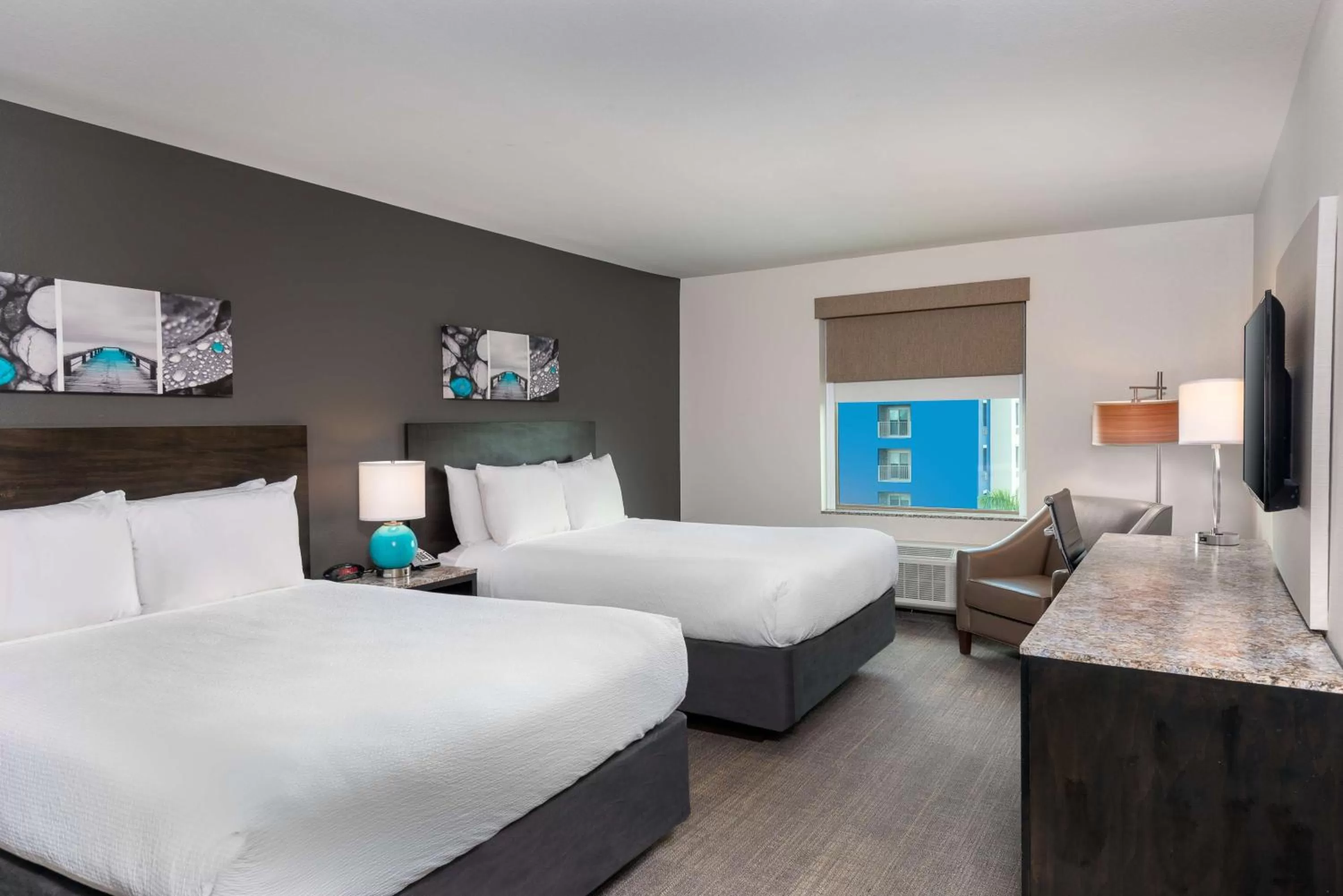 Queen Room with Two Queen Beds with Mobility Accessible Tub in Magnolia Pointe; BW Signature Collection