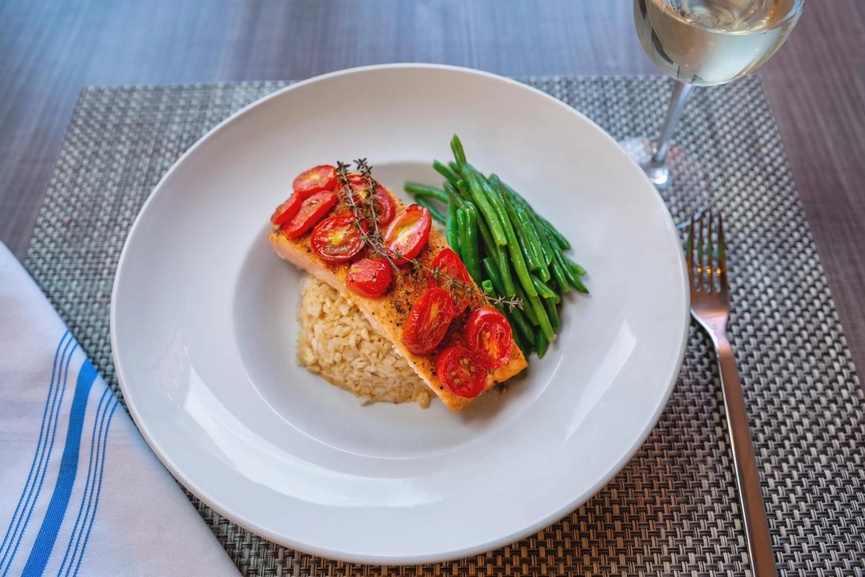 Lounge or bar in Element Harrison-Newark