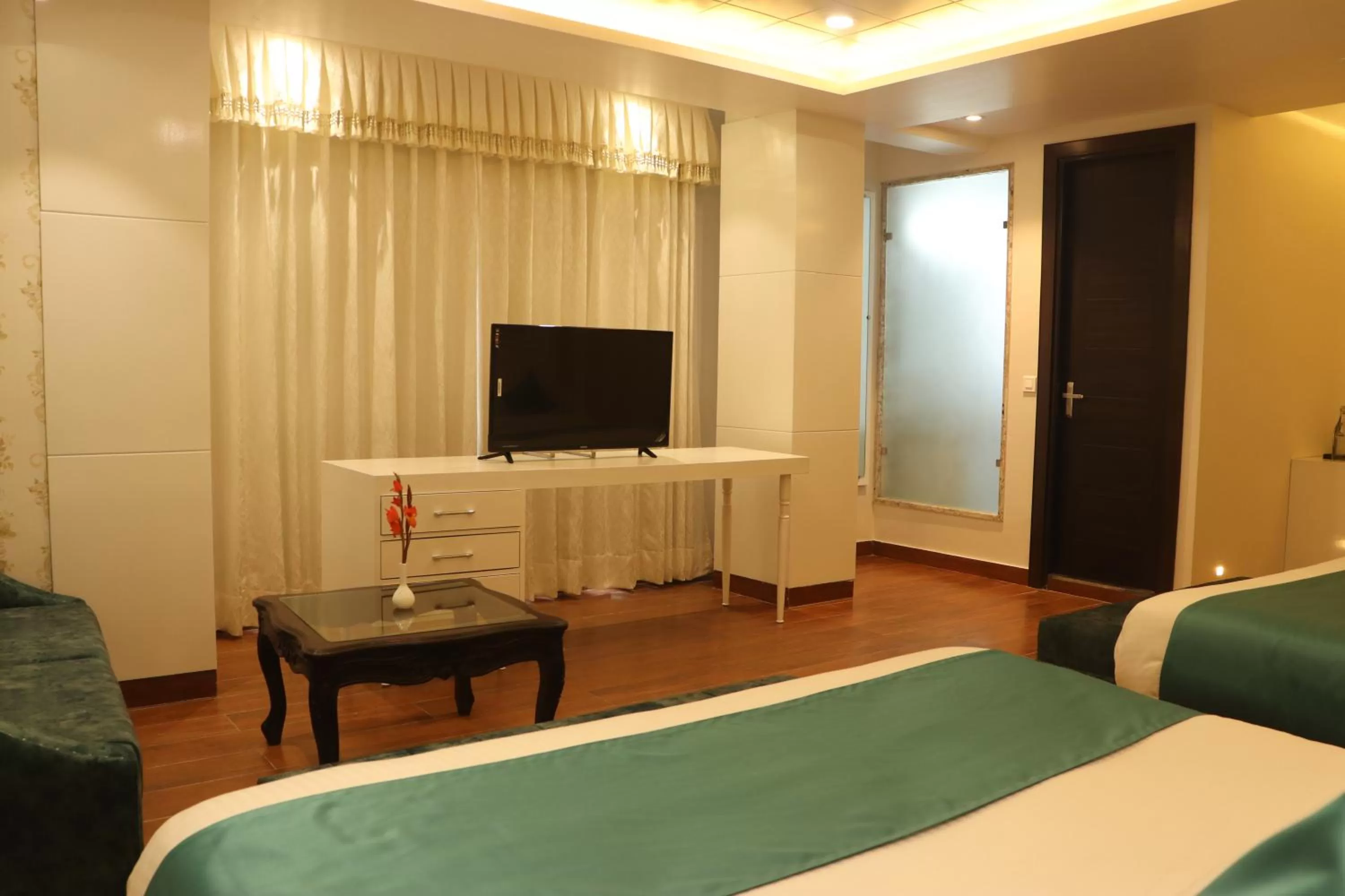 TV and multimedia, TV/Entertainment Center in Hotel Green One Earth