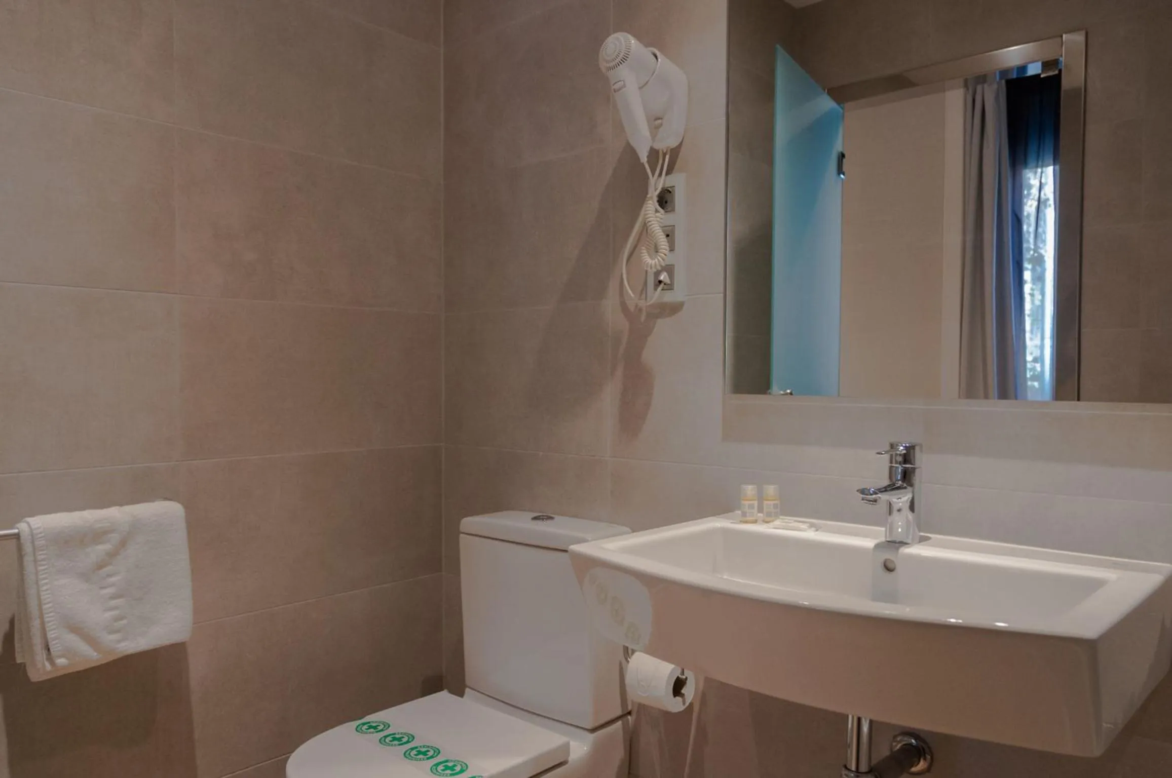 Bathroom in Hostal Bcn 46