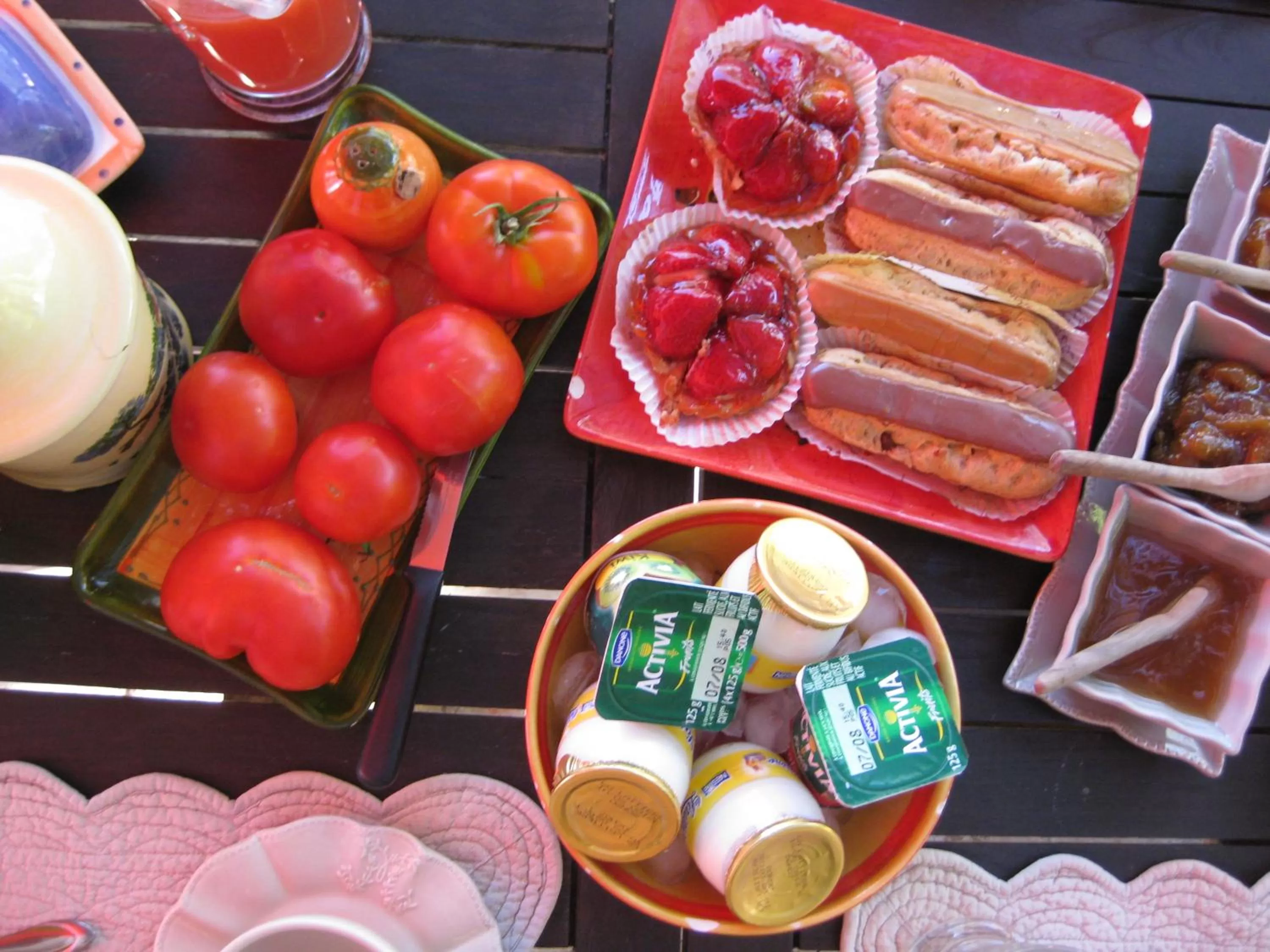 Continental breakfast in Mas Du Roc Bed & Breakfast