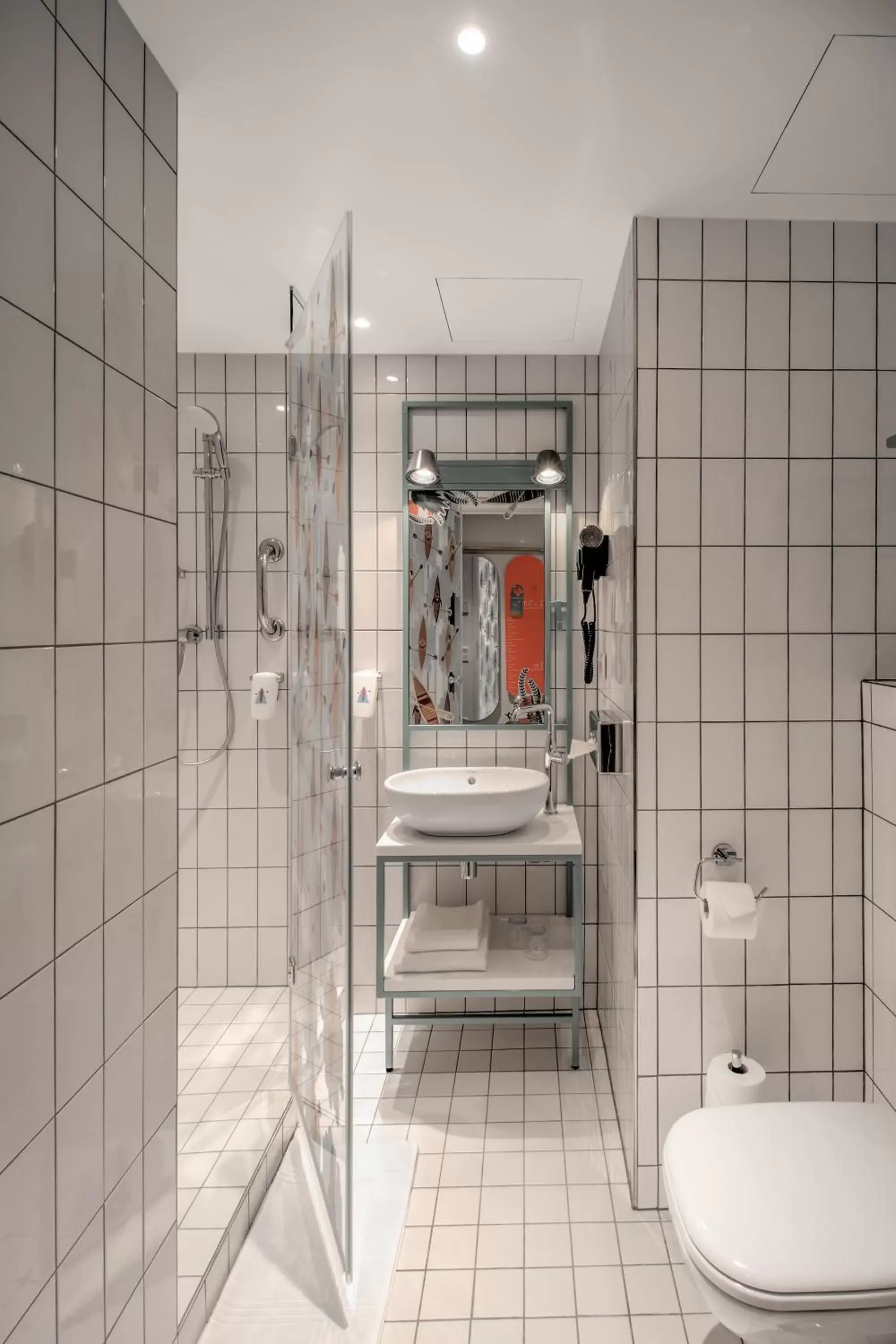 Bathroom in ibis Styles Warszawa Centrum