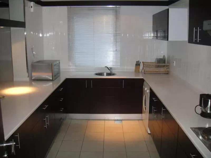 Kitchen or kitchenette, Kitchen/Kitchenette in L'Arabia Hotel Apartments