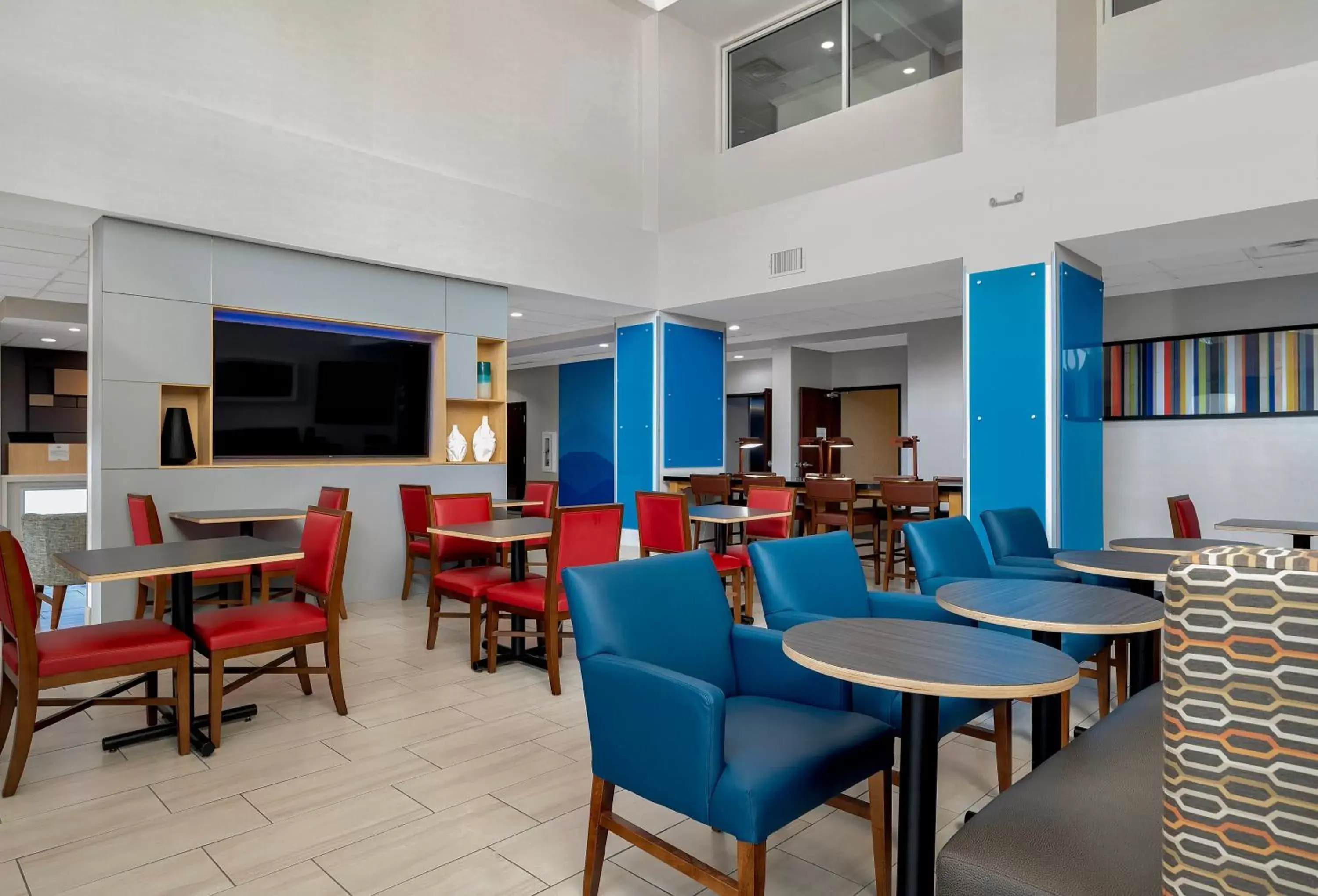 Breakfast, Restaurant/Places to Eat in Holiday Inn Express Hotel & Suites Lufkin South, an IHG Hotel