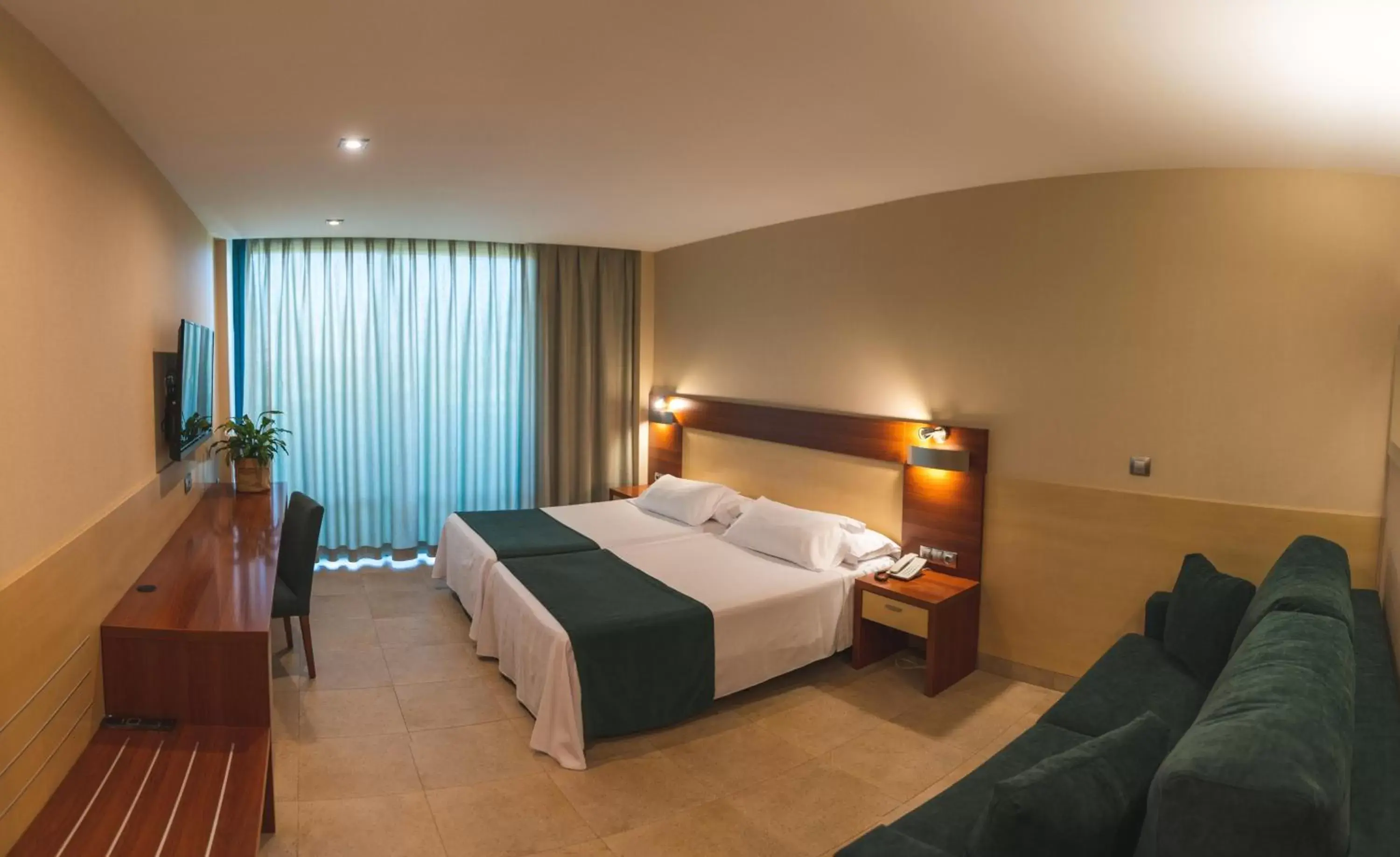 Photo of the whole room, Bed in Hotel Deloix 4* Sup Photo of the whole room, Bed in Hotel Deloix 4* Sup