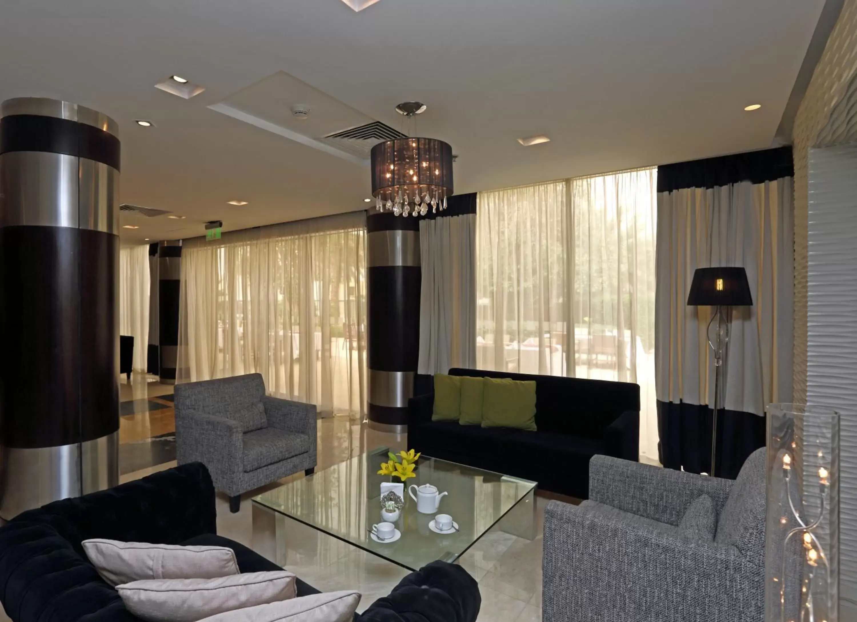 Lounge or bar, Seating Area in Holiday Inn Riyadh Izdihar, an IHG Hotel