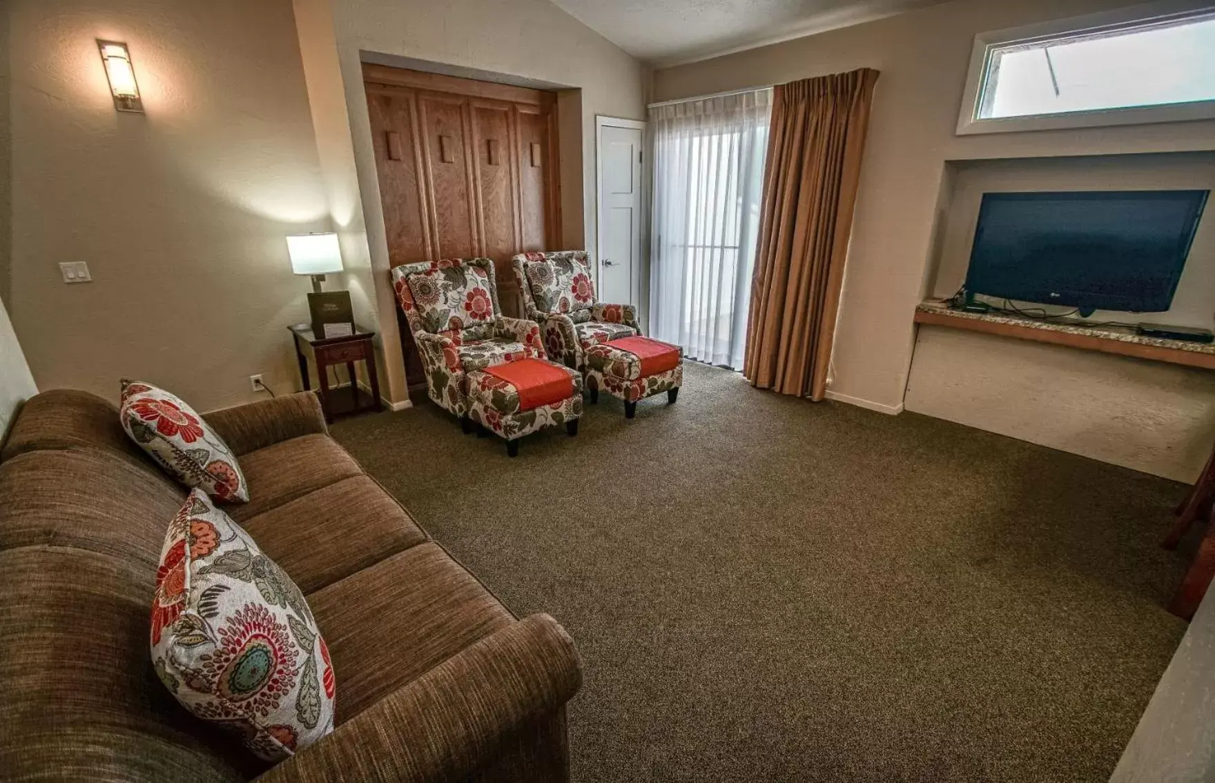 Bed, Seating Area in Multi Resorts at Villas at Southgate